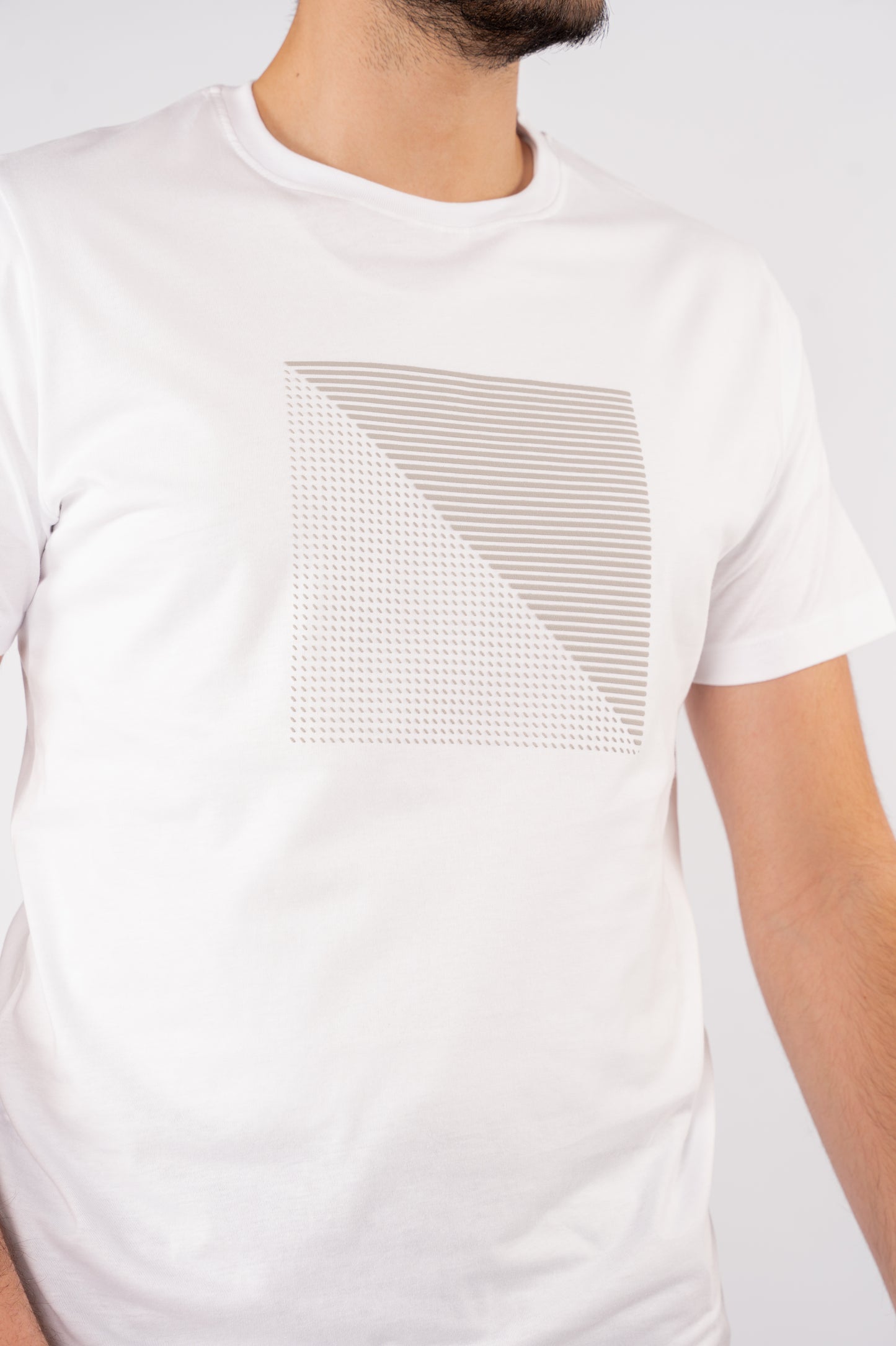 WHITE PATTERNED TSHIRT
