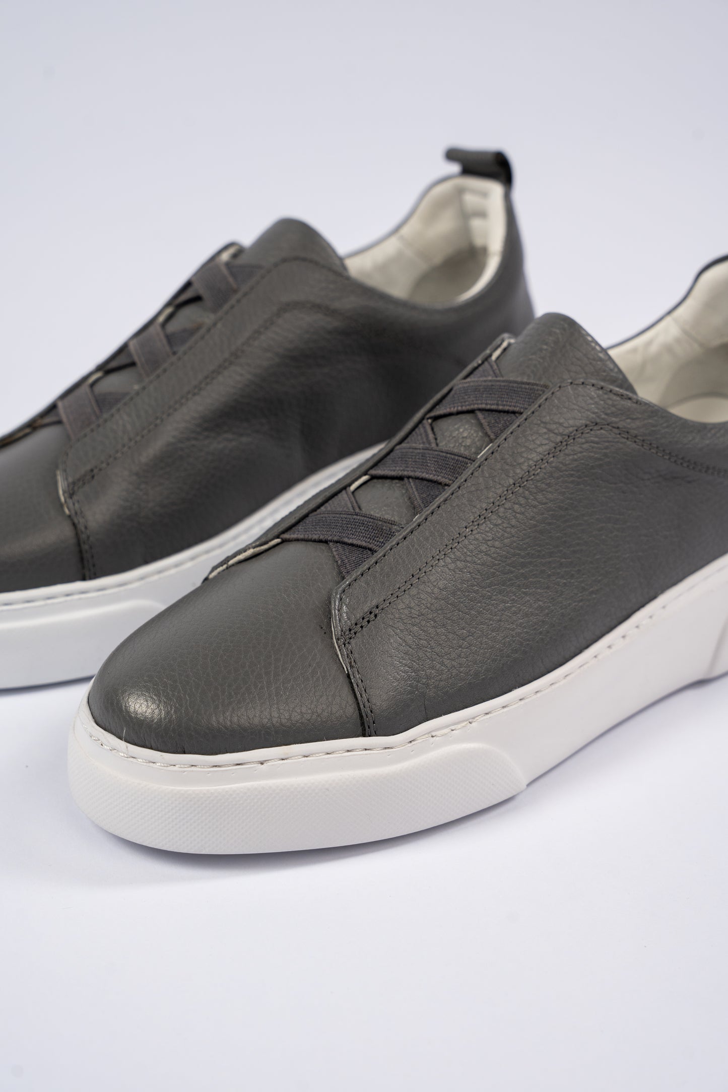 GREY ELASTIC SNEAKER