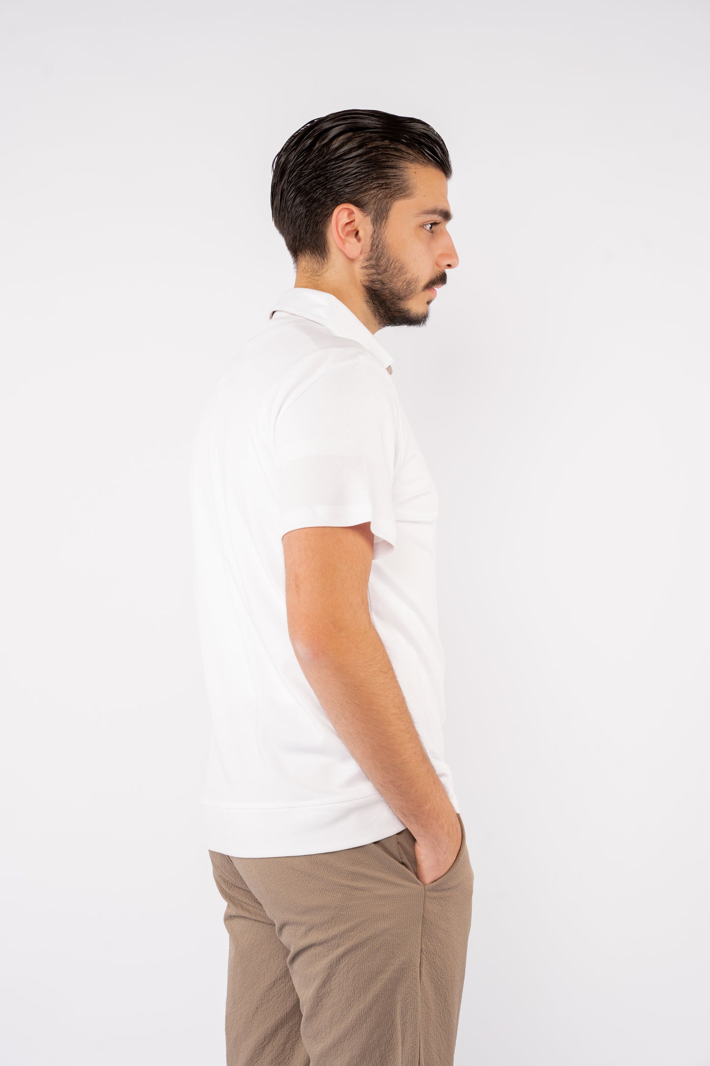 WHITE ZIPPER BUTTON COLLAR POLO