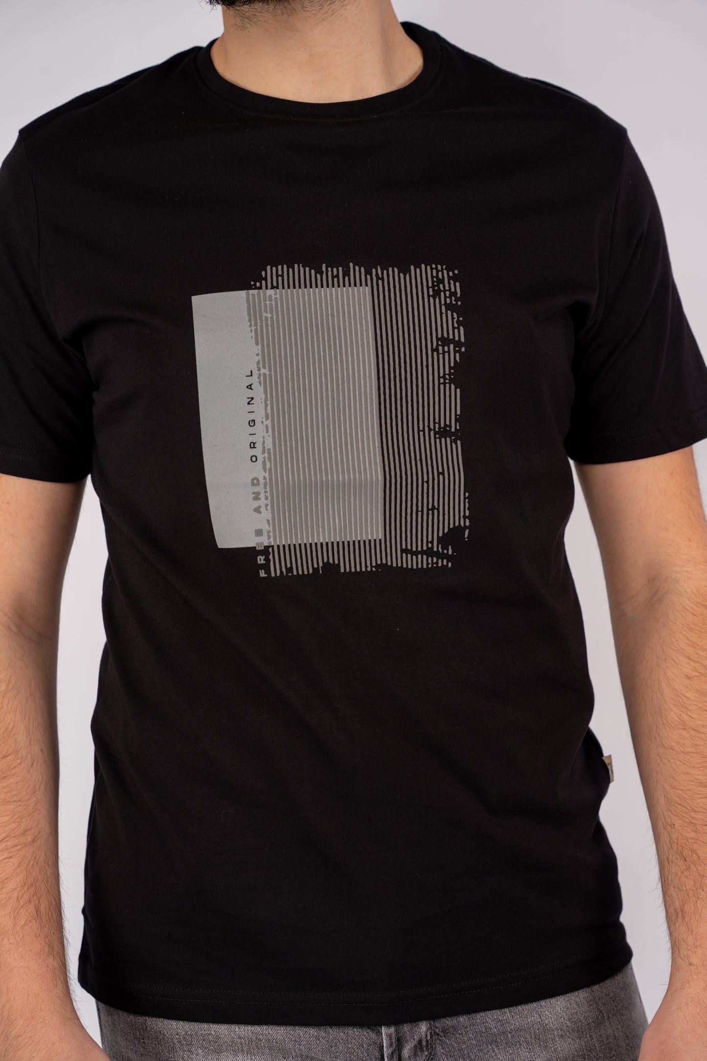 BLACK PATTERNED TSHIRT