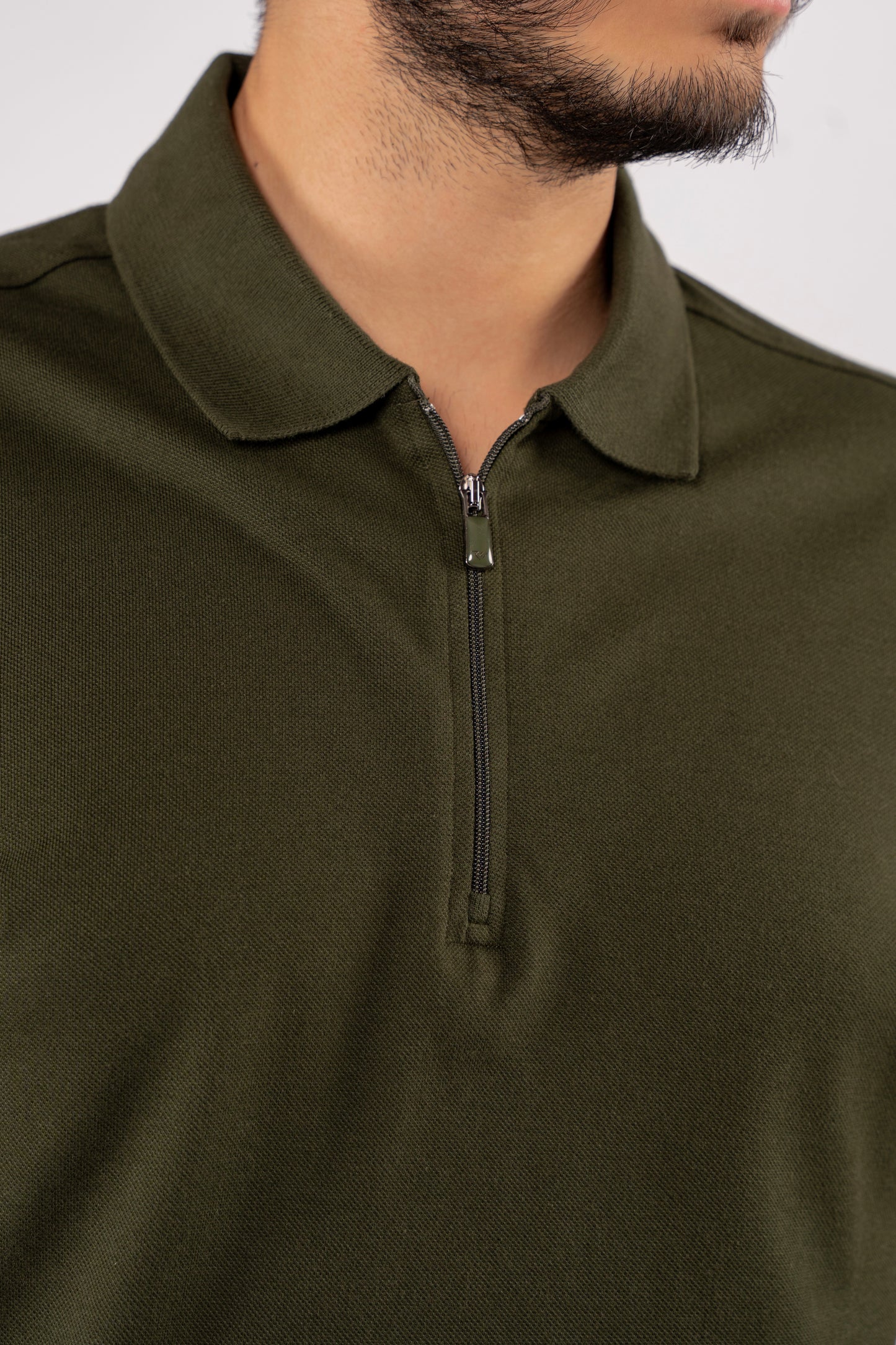 OLIVE PIQUET ZIPPER POLO