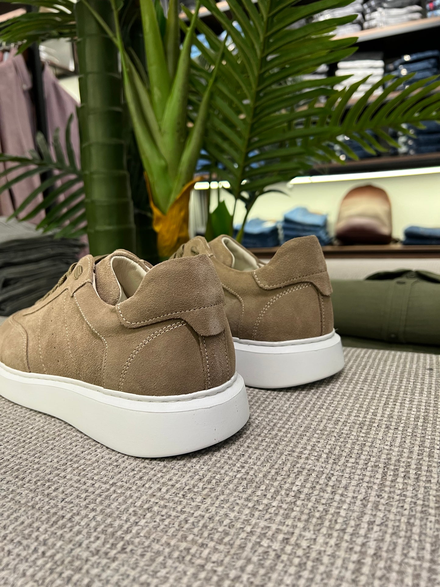 BEIGE CASUAL SUEDE SNEAKER