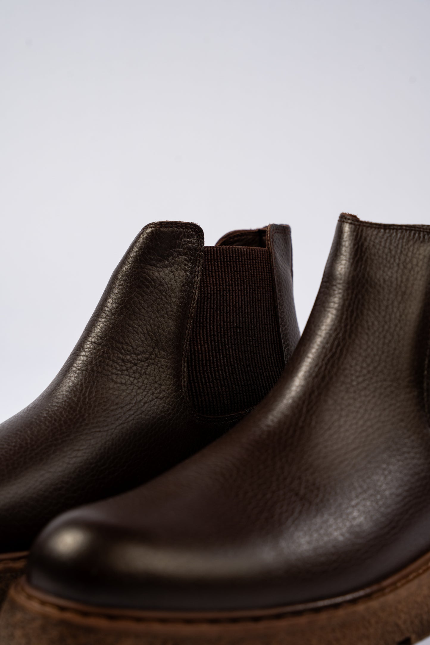 BROWN TIMELESS CHELSEA BOOTS