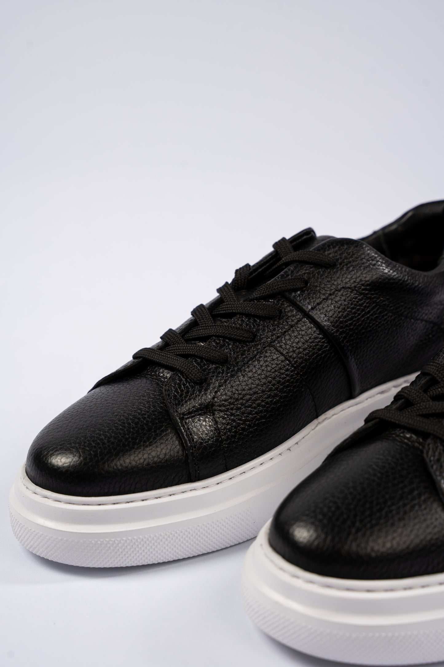 BLACK LEATHER SNEAKER
