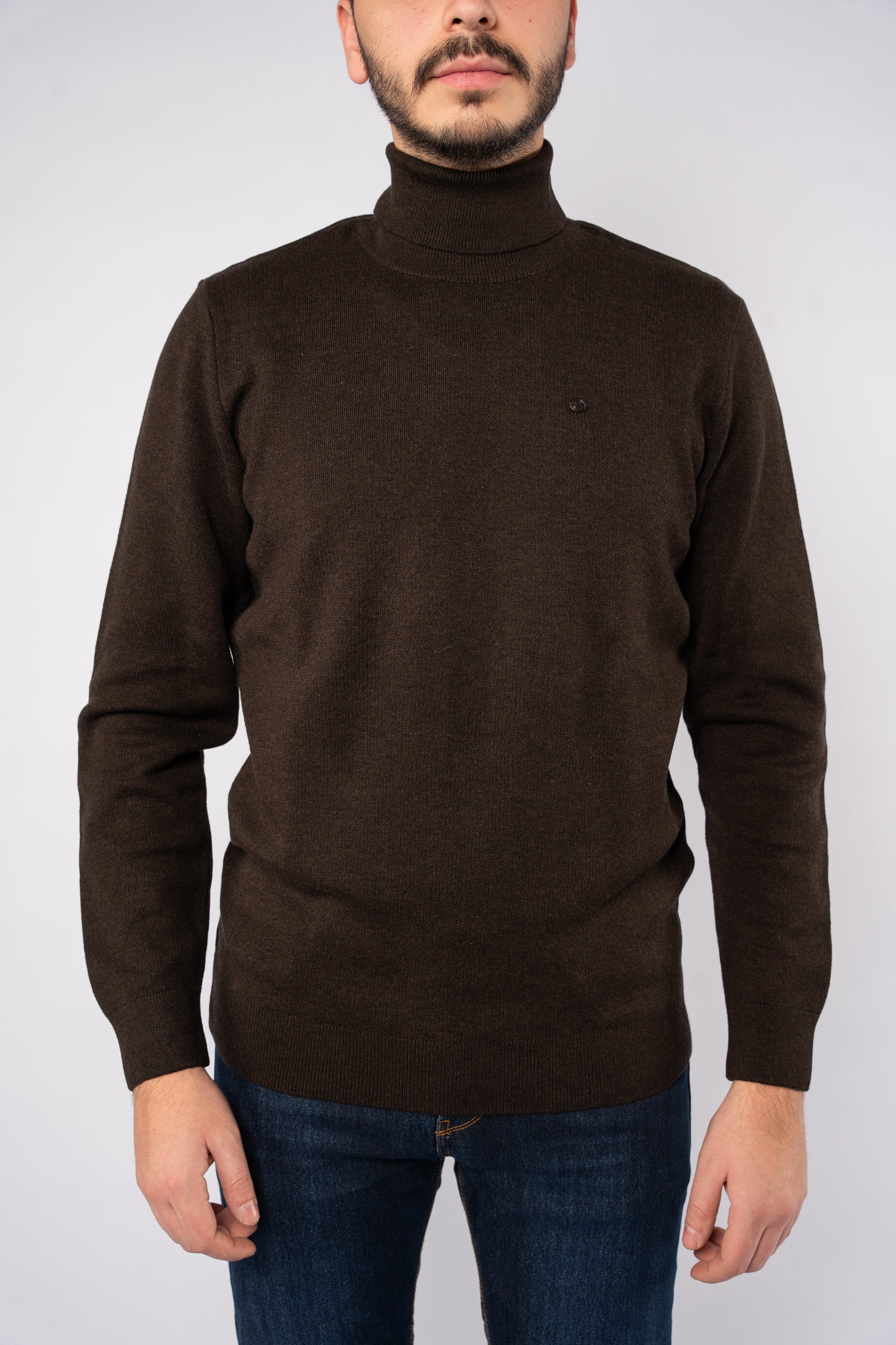 BROWN TURTLENECK