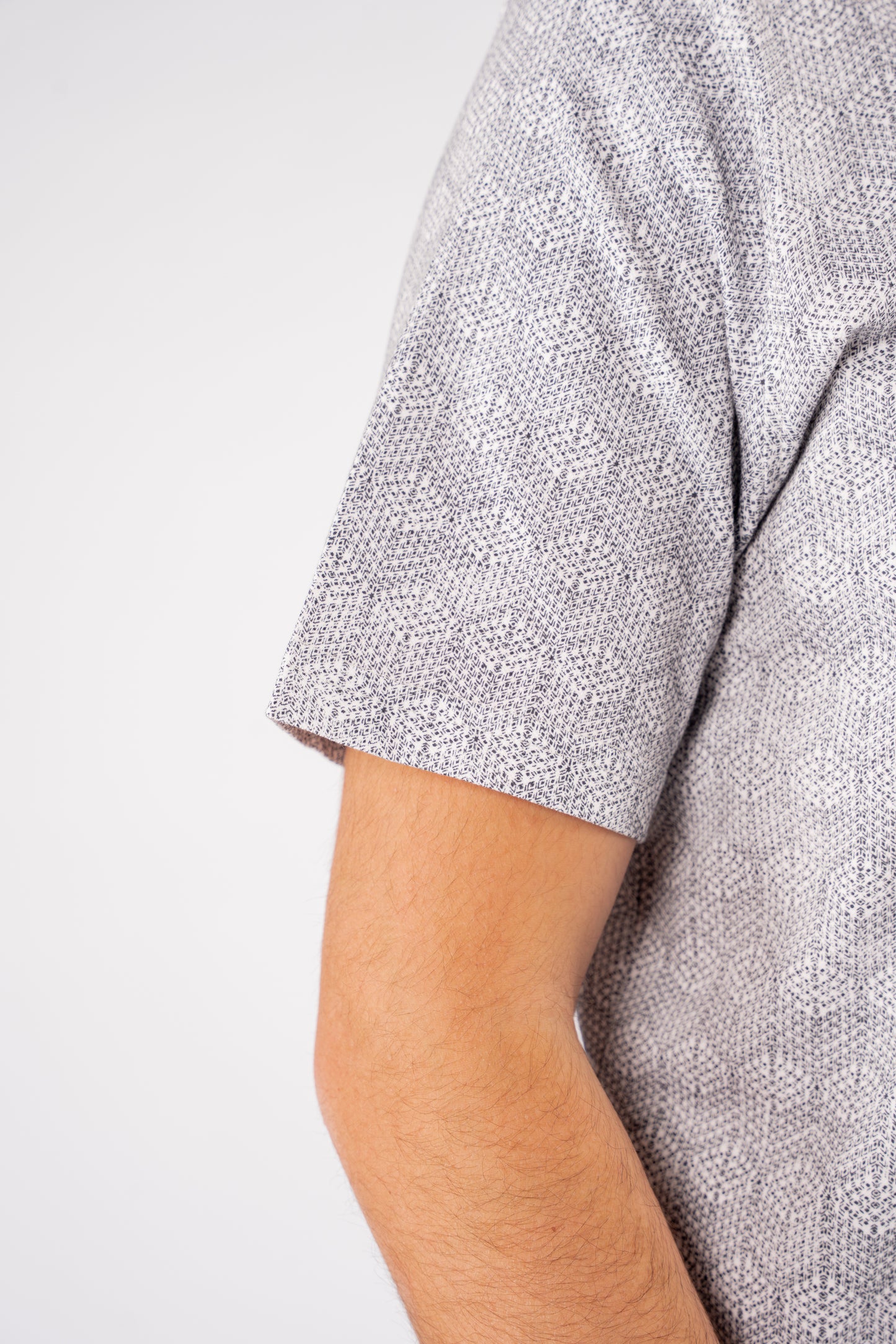 GREY GEOMETRIC PATTERN POLO TSHIRT