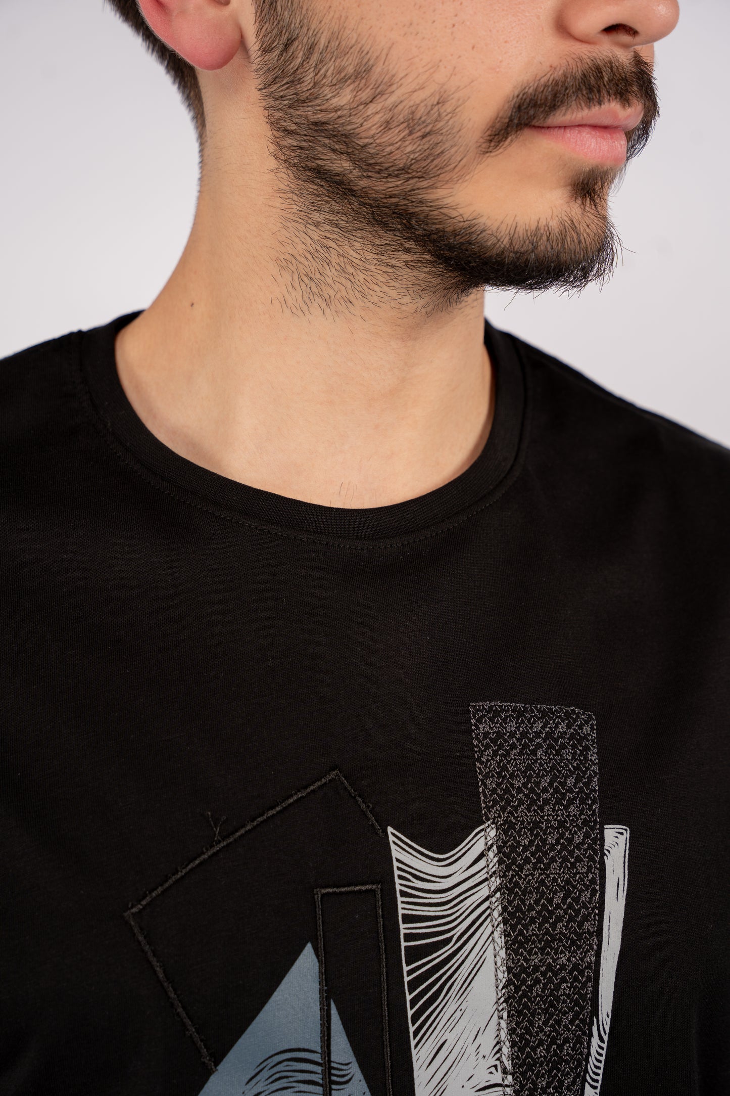 BLACK ABSTRACT TSHIRT