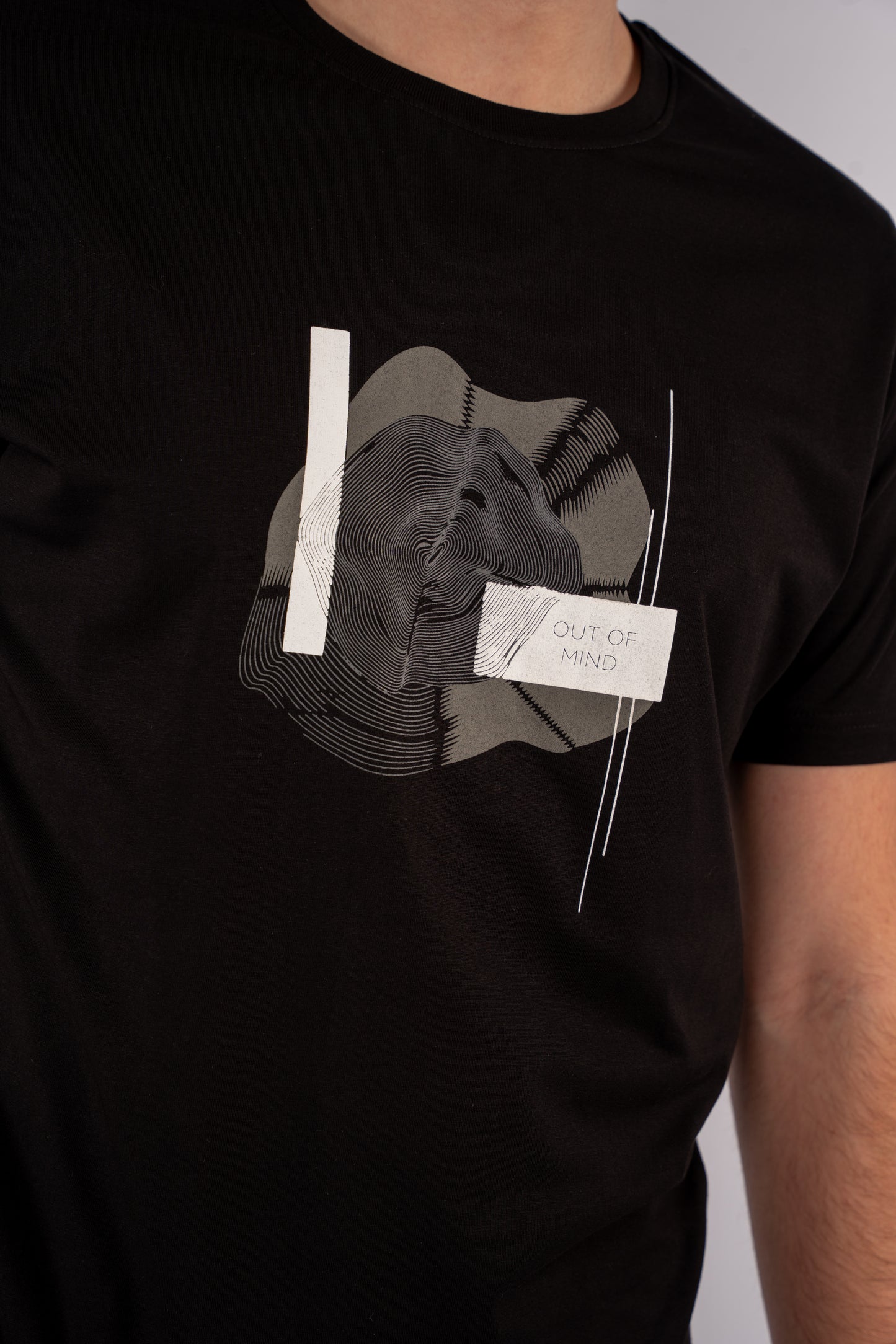 BLACK PATTERNED TSHIRT