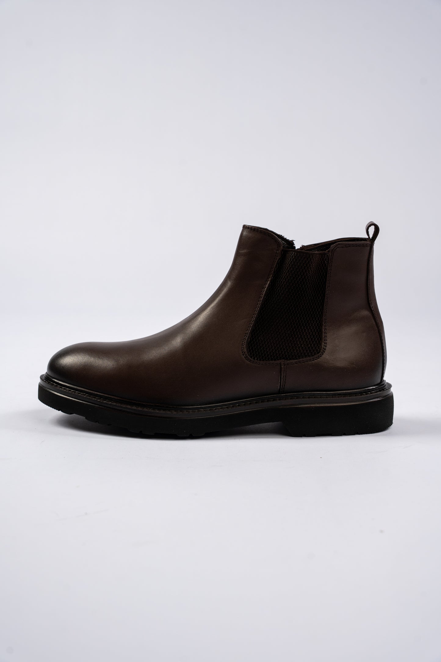 CLASSIC BROWN CHELSEA BOOTS