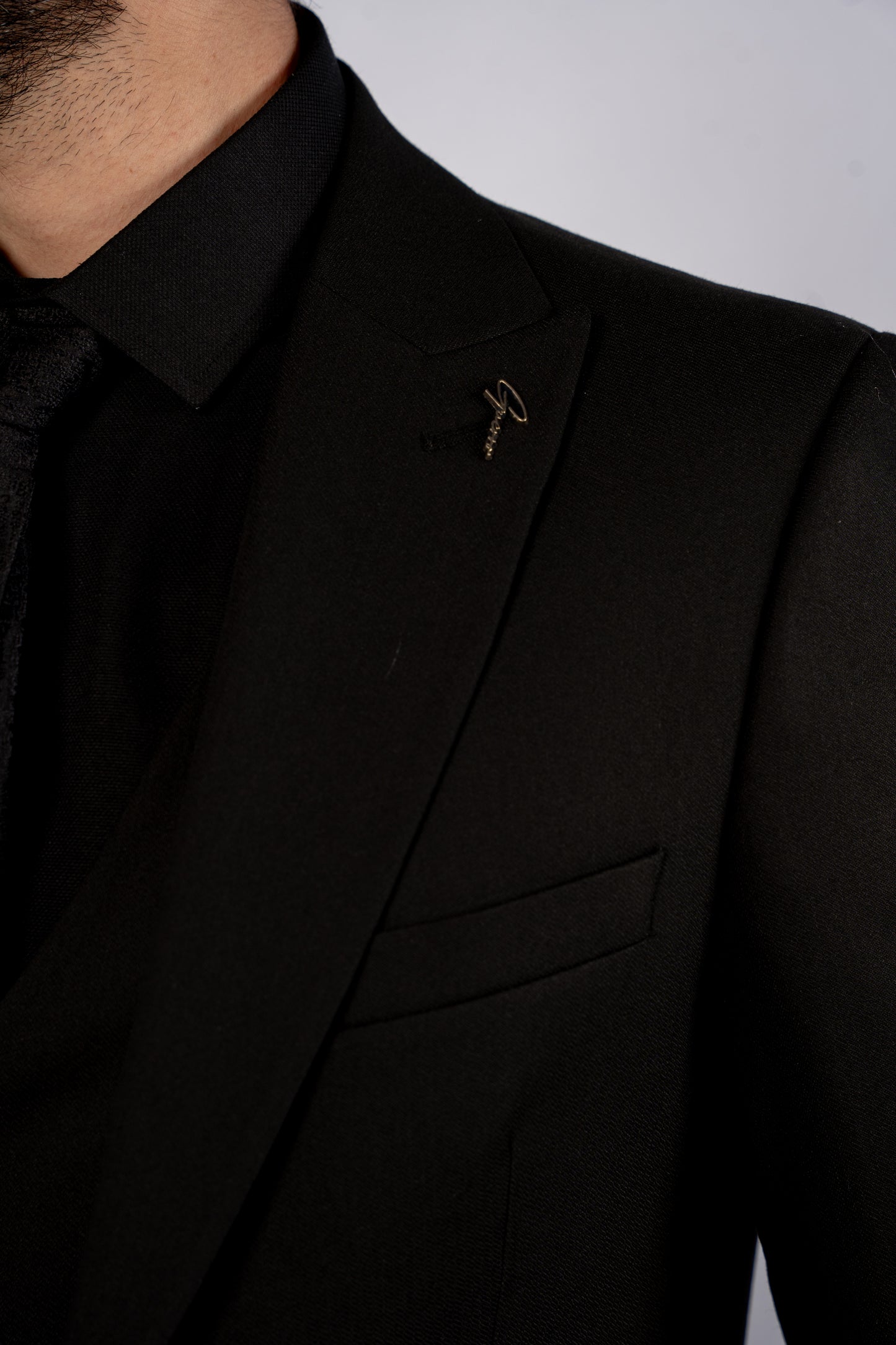 BLACK SINGLE BREASTED SUIT