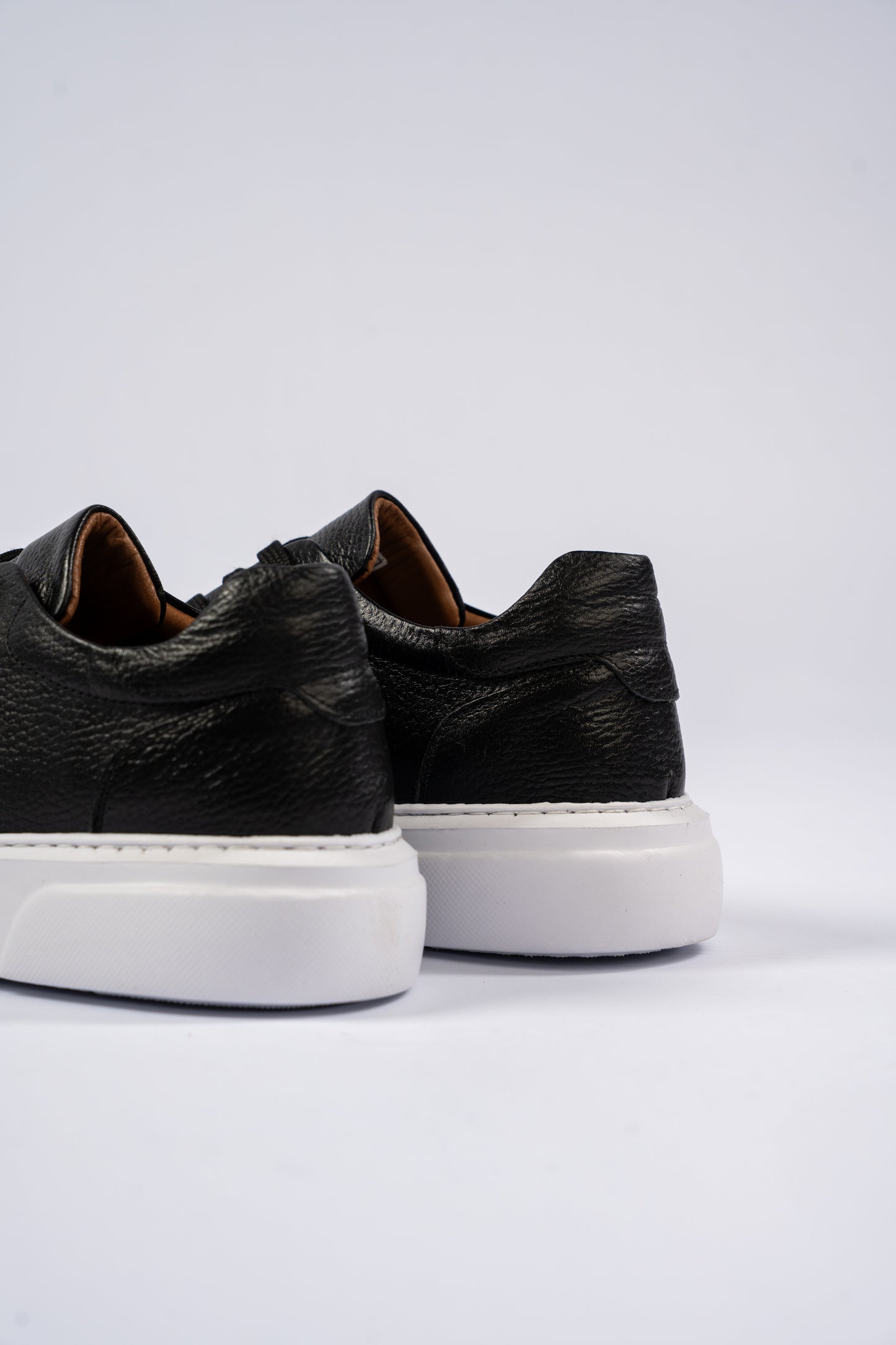 BLACK LEATHER SNEAKER