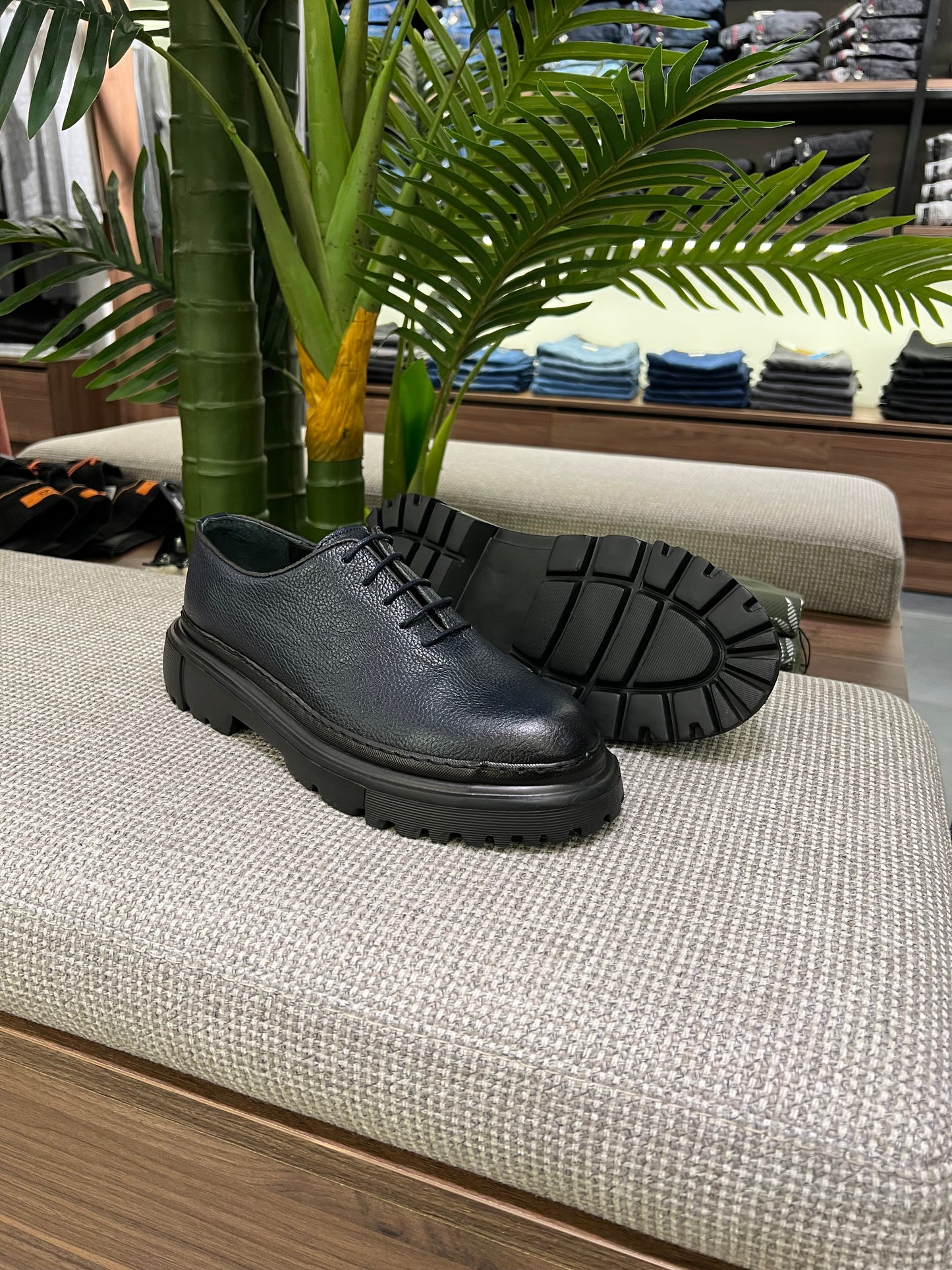 CASUAL NAVY LEATHER DERBY