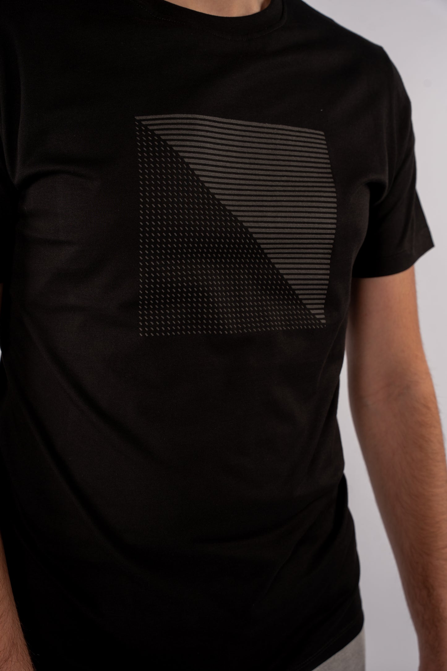 BLACK PATTERNED TSHIRT