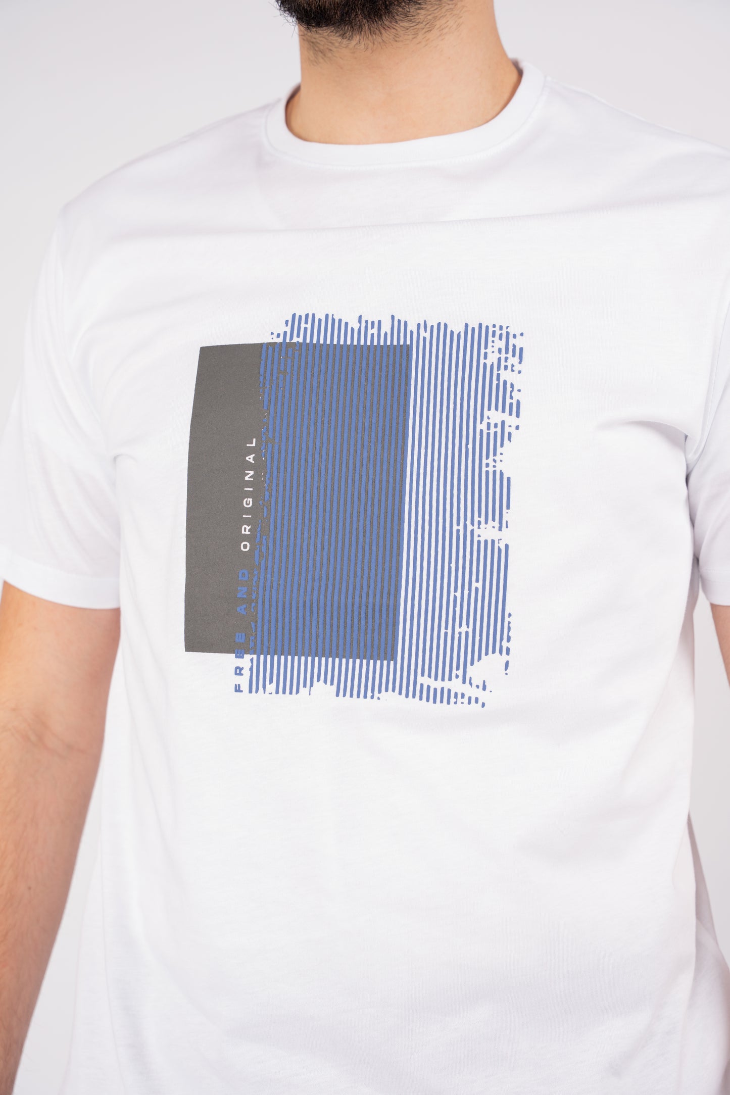 WHITE PATTERNED TSHIRT