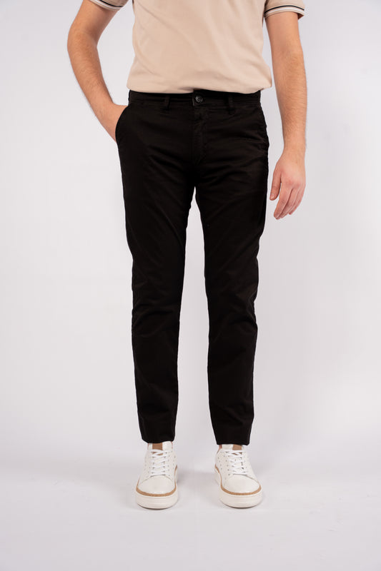 BLACK RELAXED CHINOS