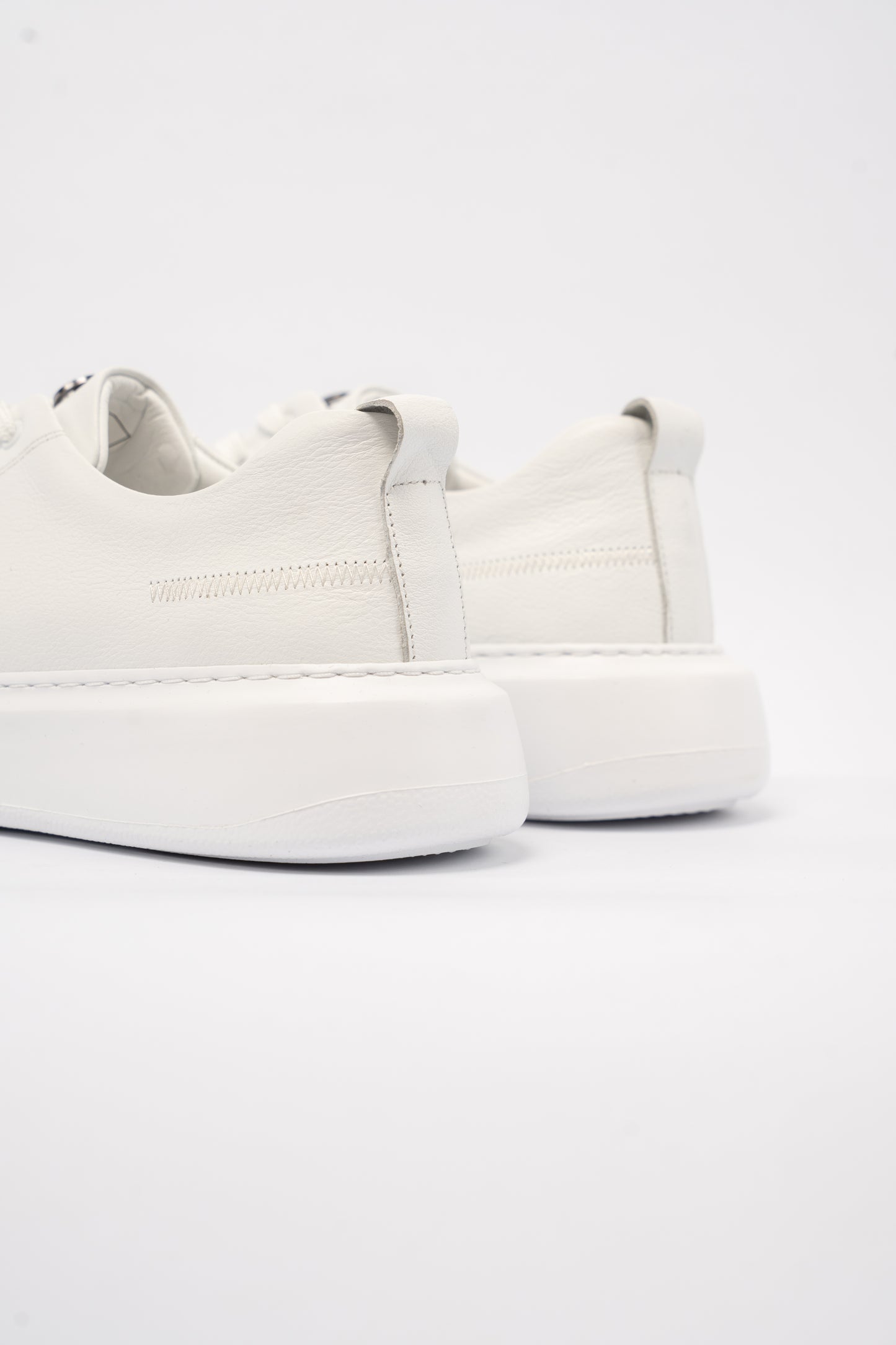 WHITE CASUAL SNEAKER