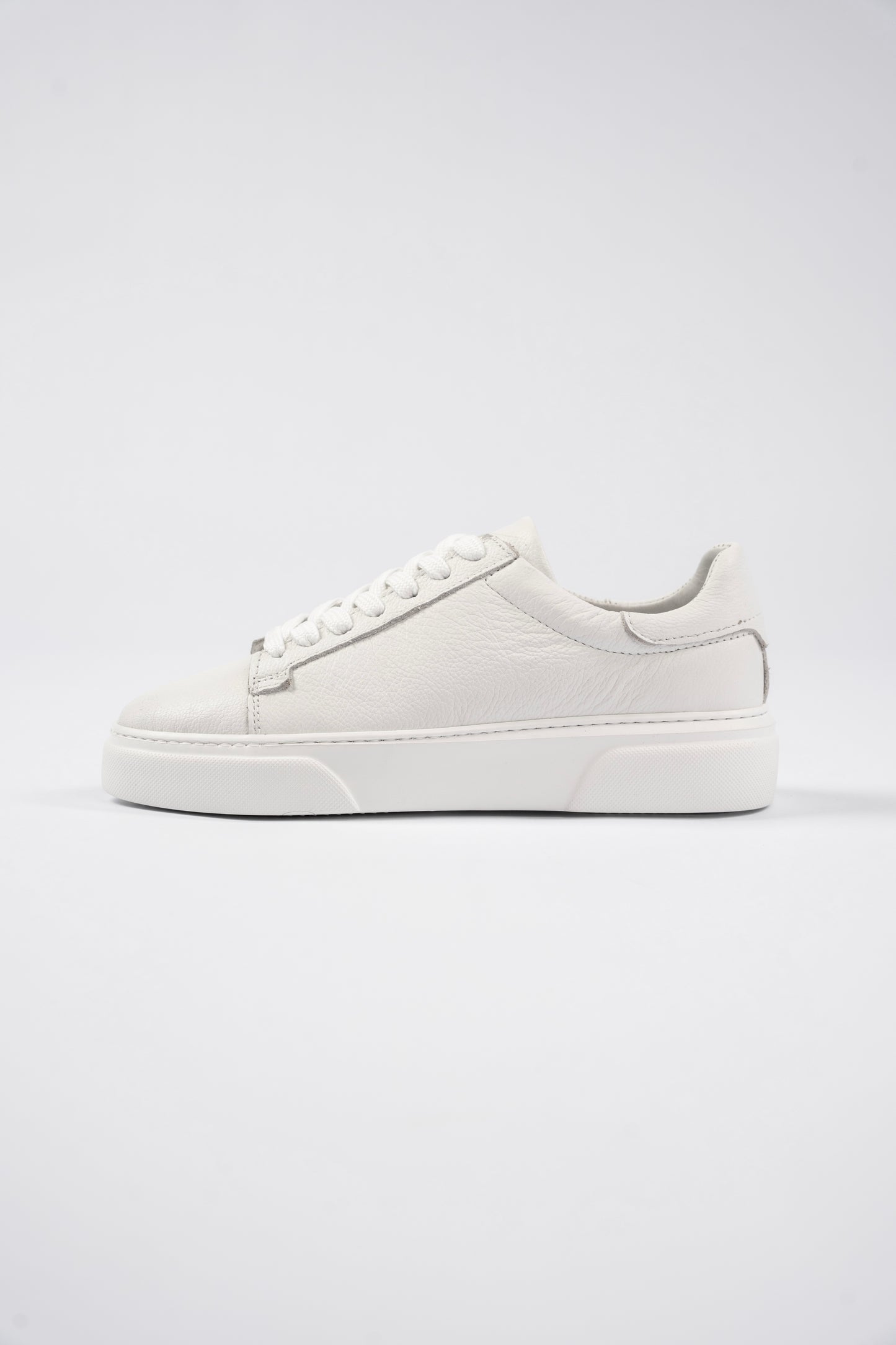 WHITE LEATHER SNEAKER