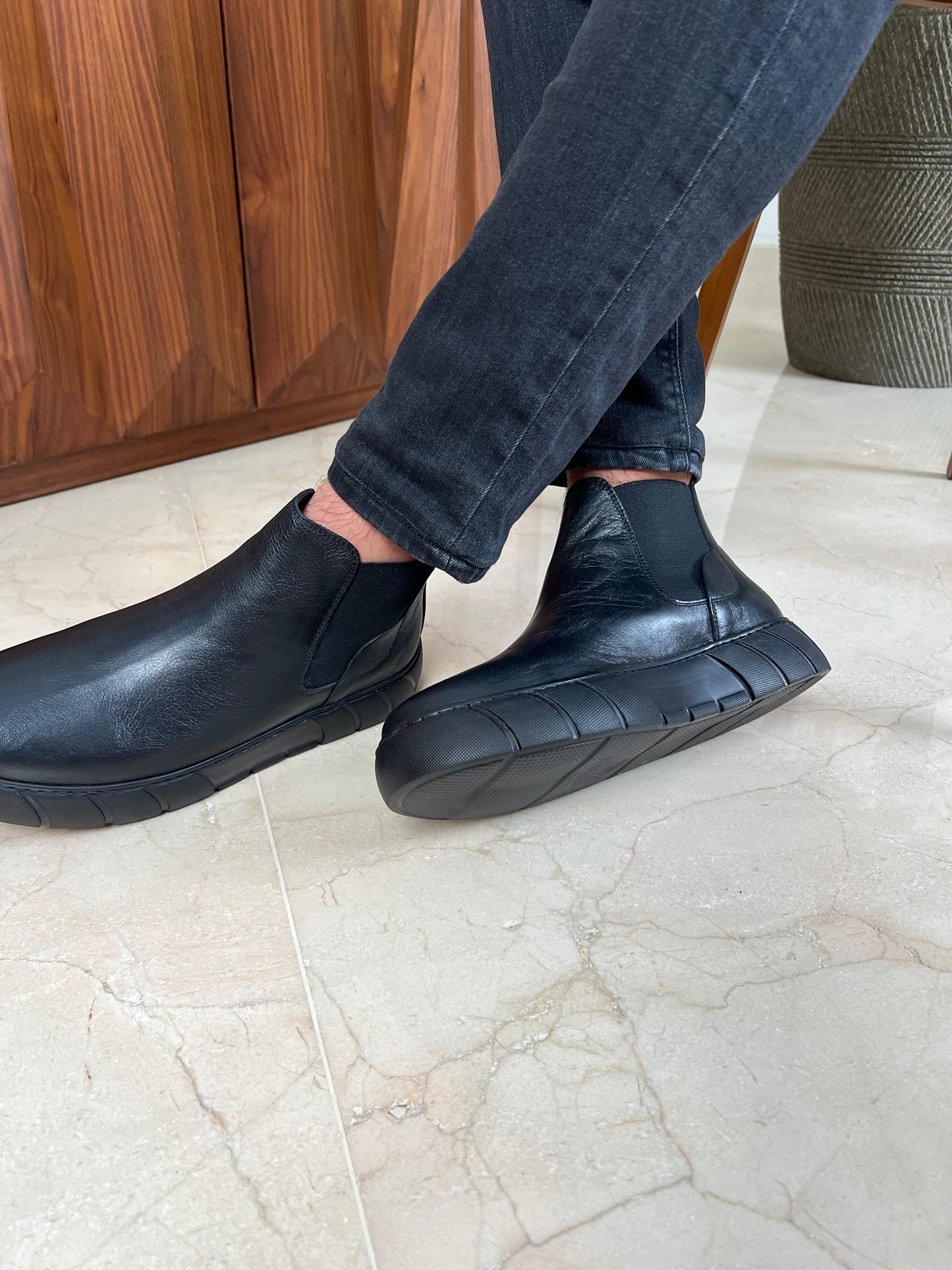 BLACK CHELSEA BOOTS