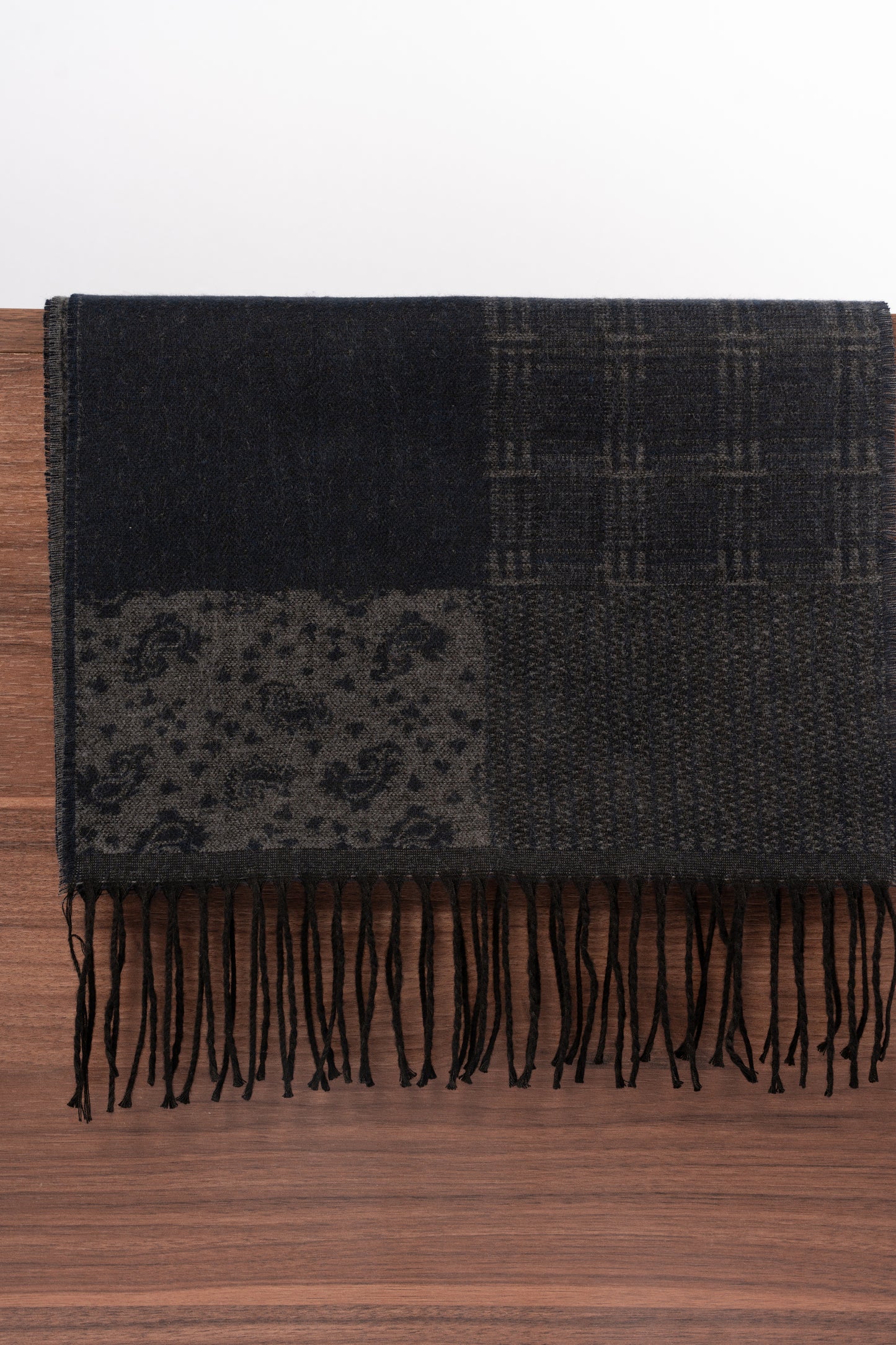 BLACK TEXTURED CASHMERE SCARF