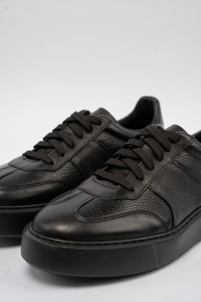 FULL BLACK CASUAL SNEAKER
