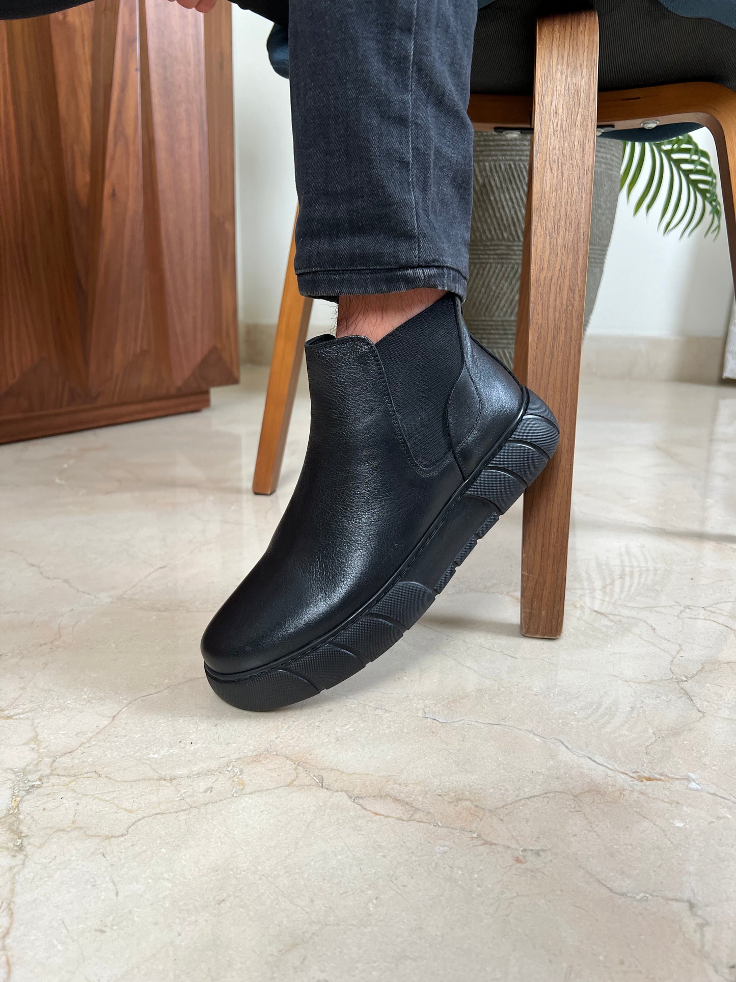 BLACK CHELSEA BOOTS