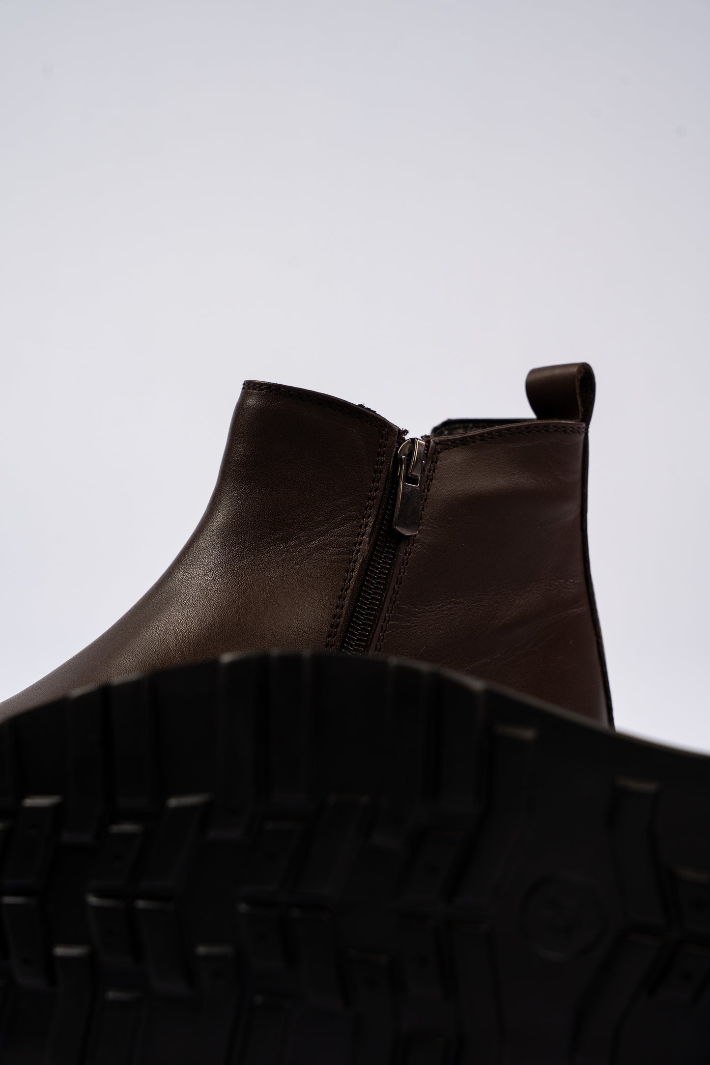 CLASSIC BROWN CHELSEA BOOTS