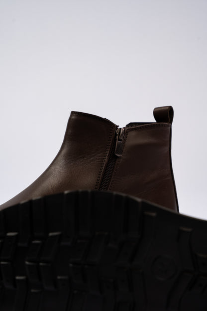 CLASSIC BROWN CHELSEA BOOTS