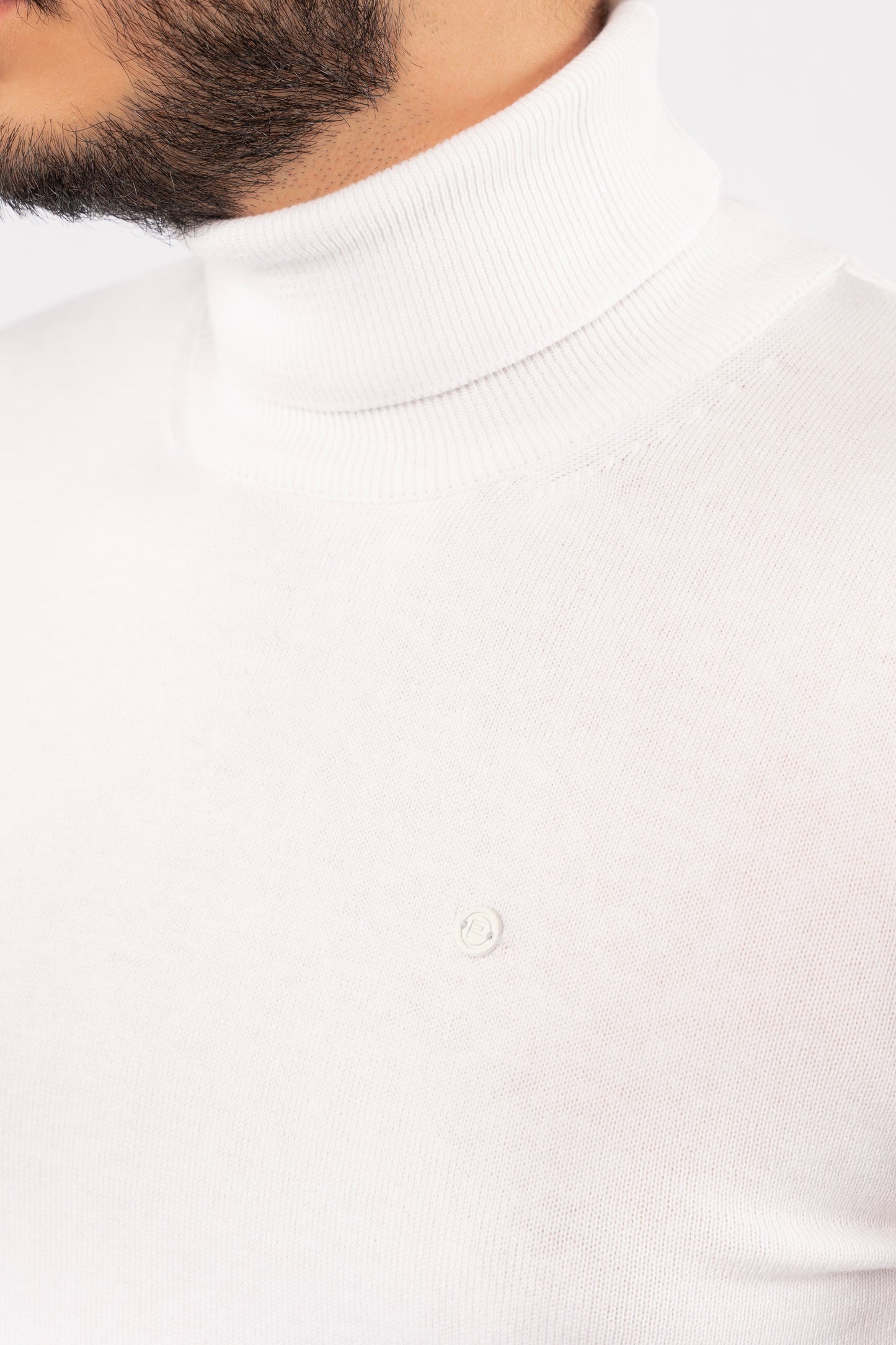 WHITE TURTLENECK SWEATER