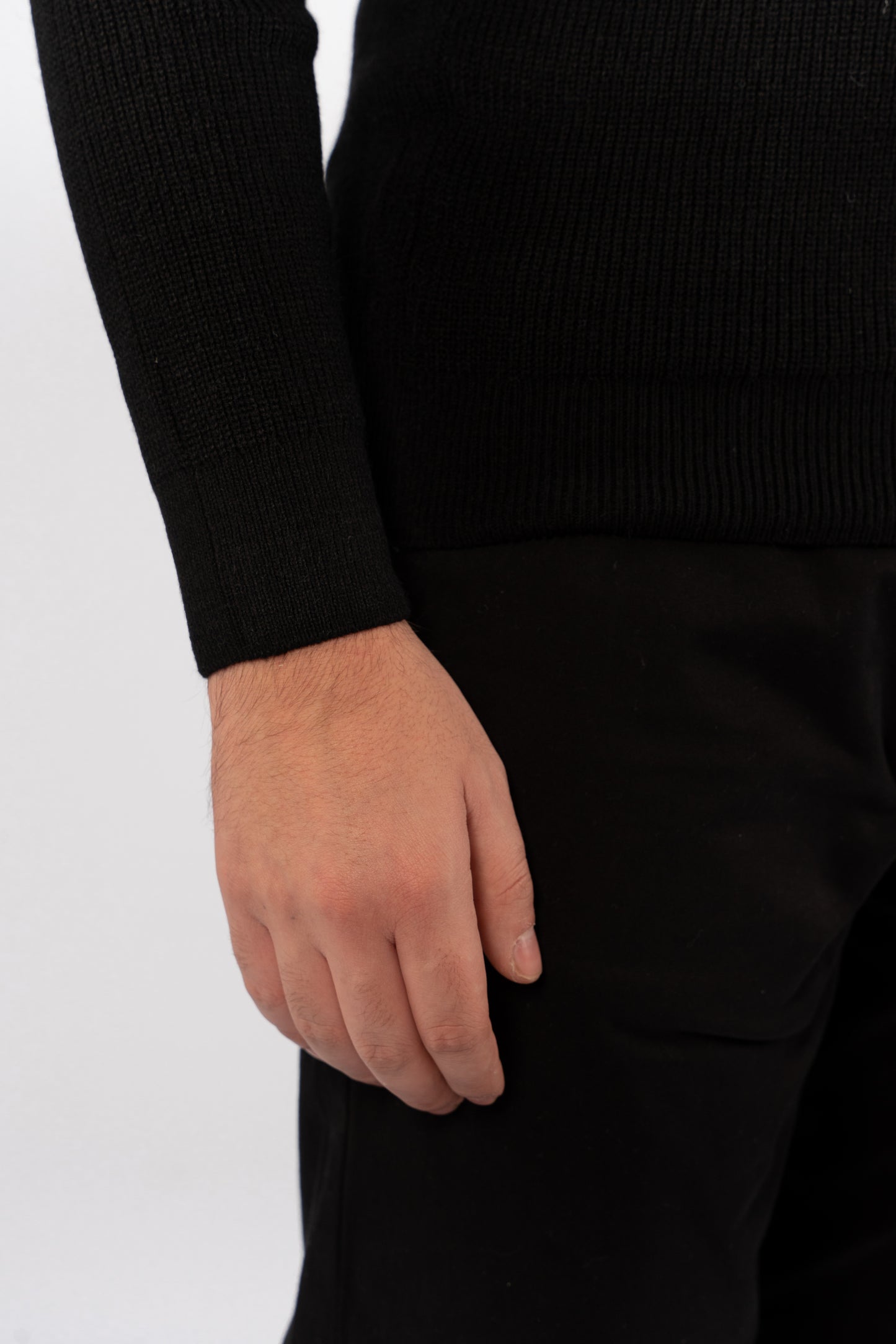 BLACK KNITTED HIGHNECK ZIPPER SWEATER