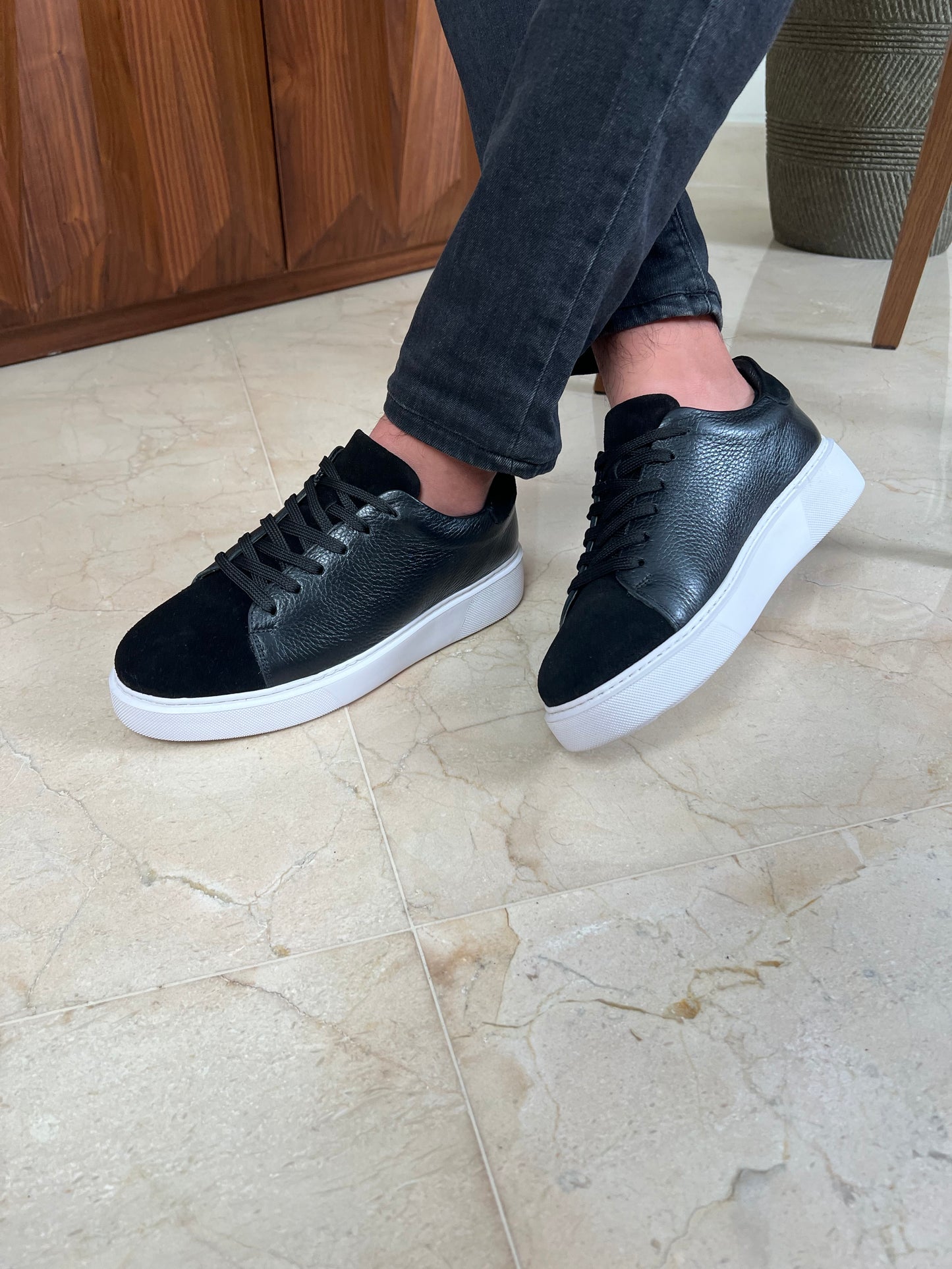 BLACK MIXED SNEAKER