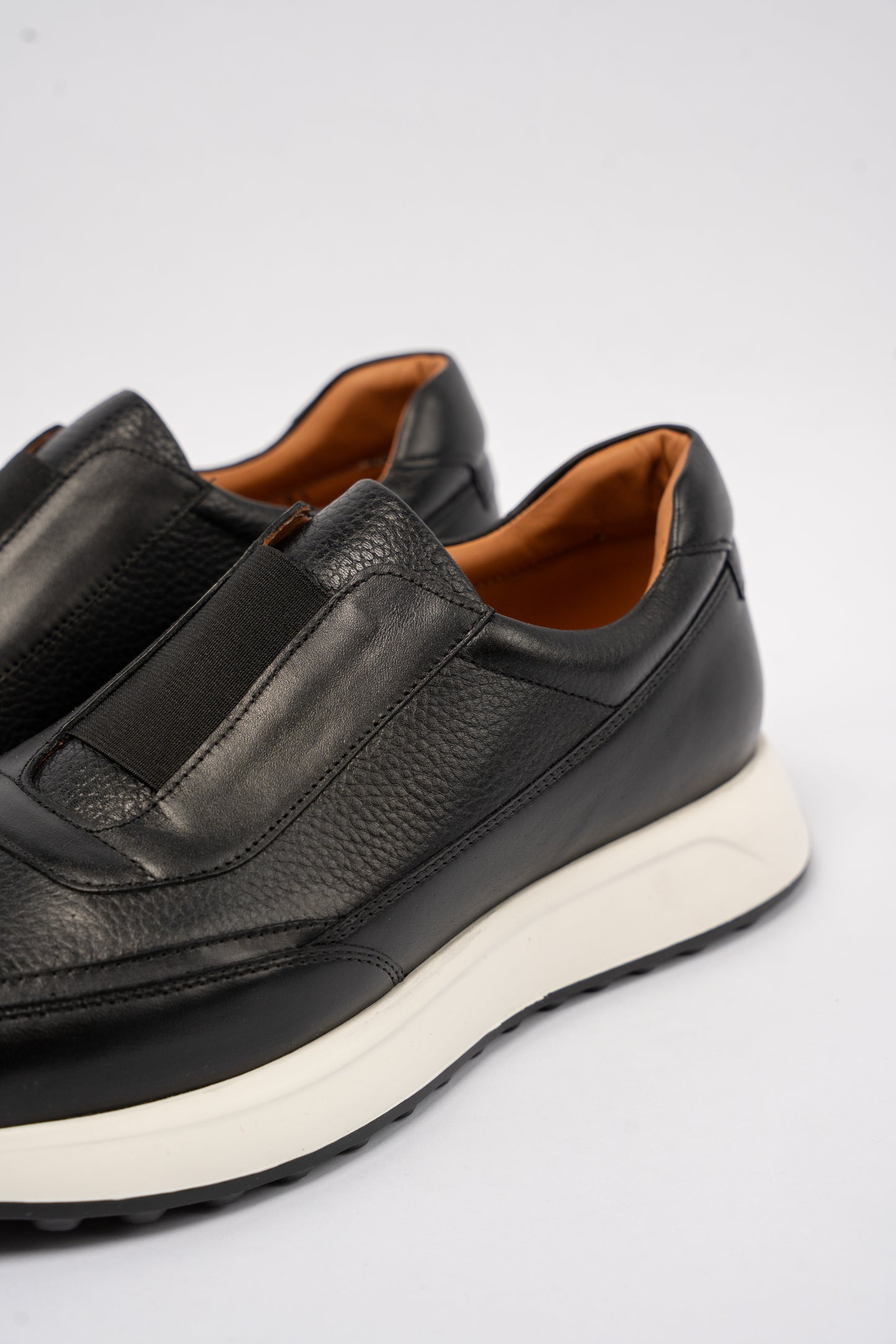 BLACK TIMELESS ELASTIC SNEAKER