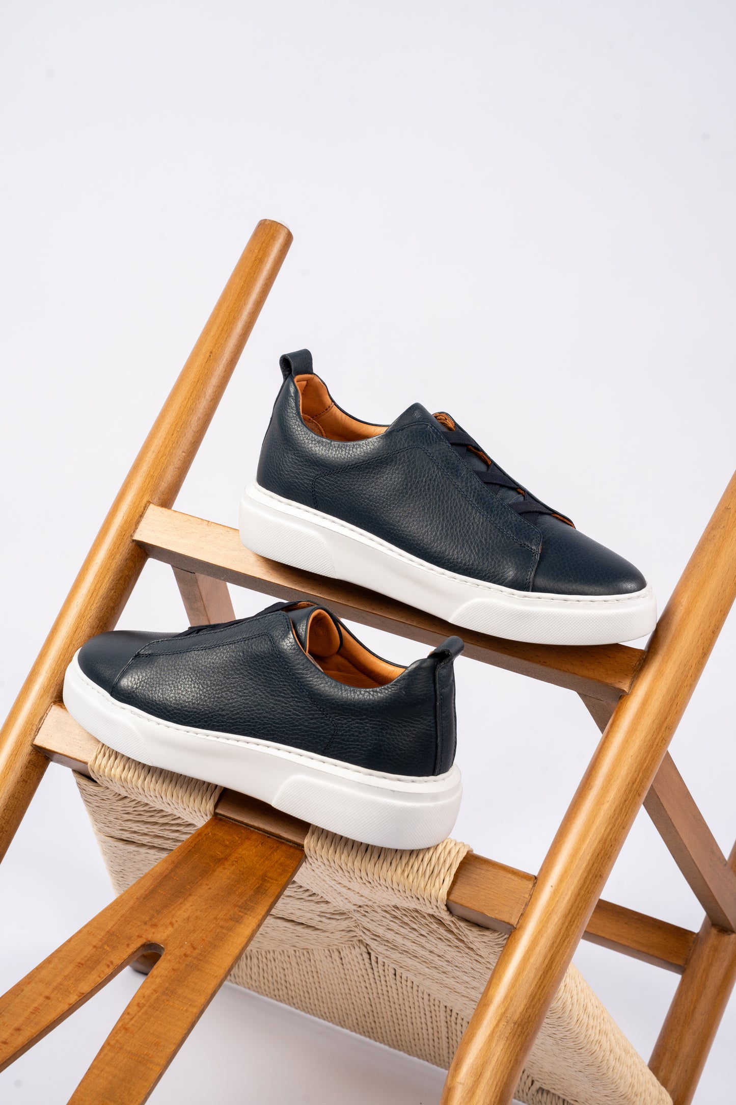 NAVY ELASTIC SNEAKER