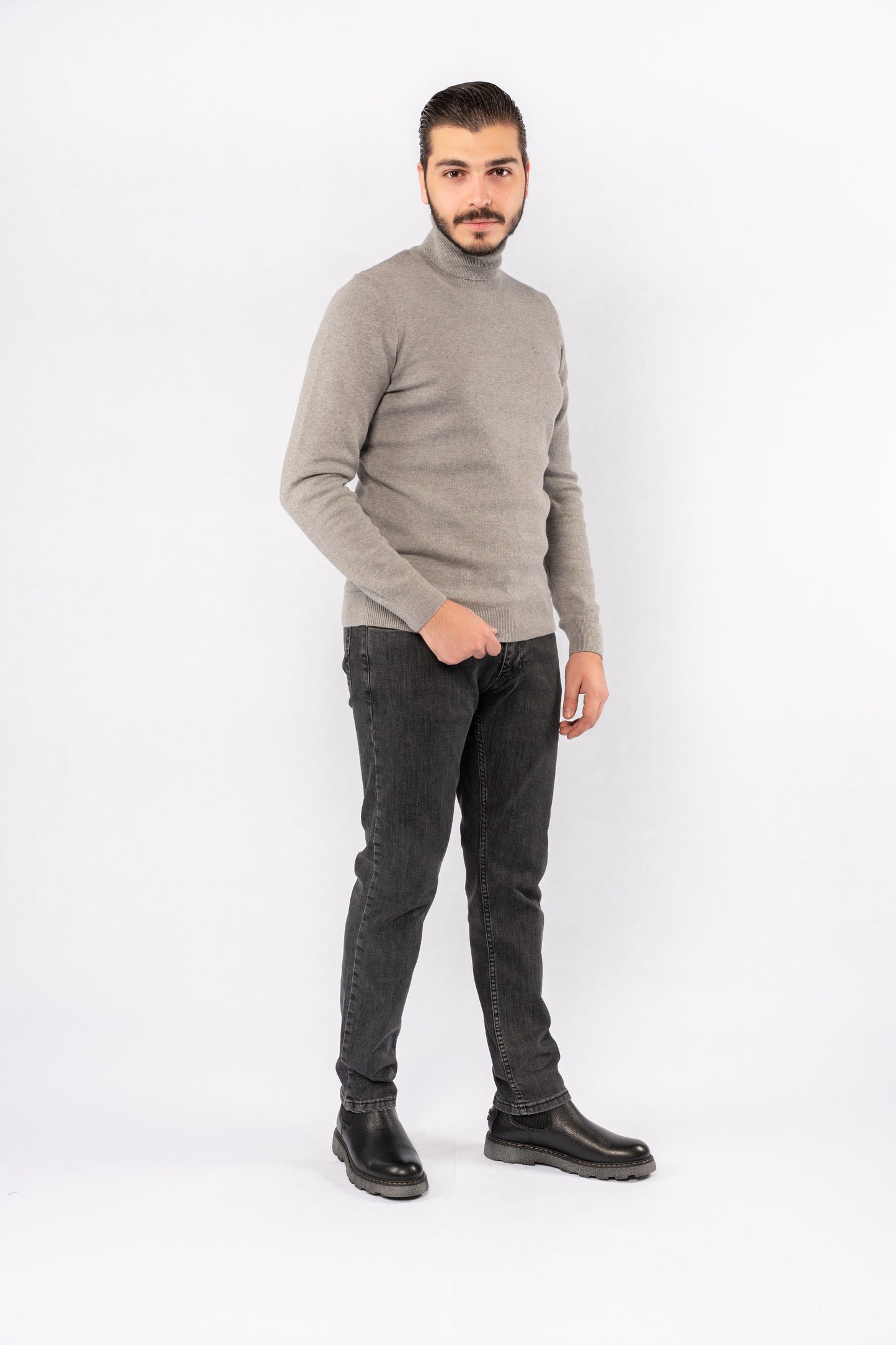 GREY TURTLENECK SWEATER