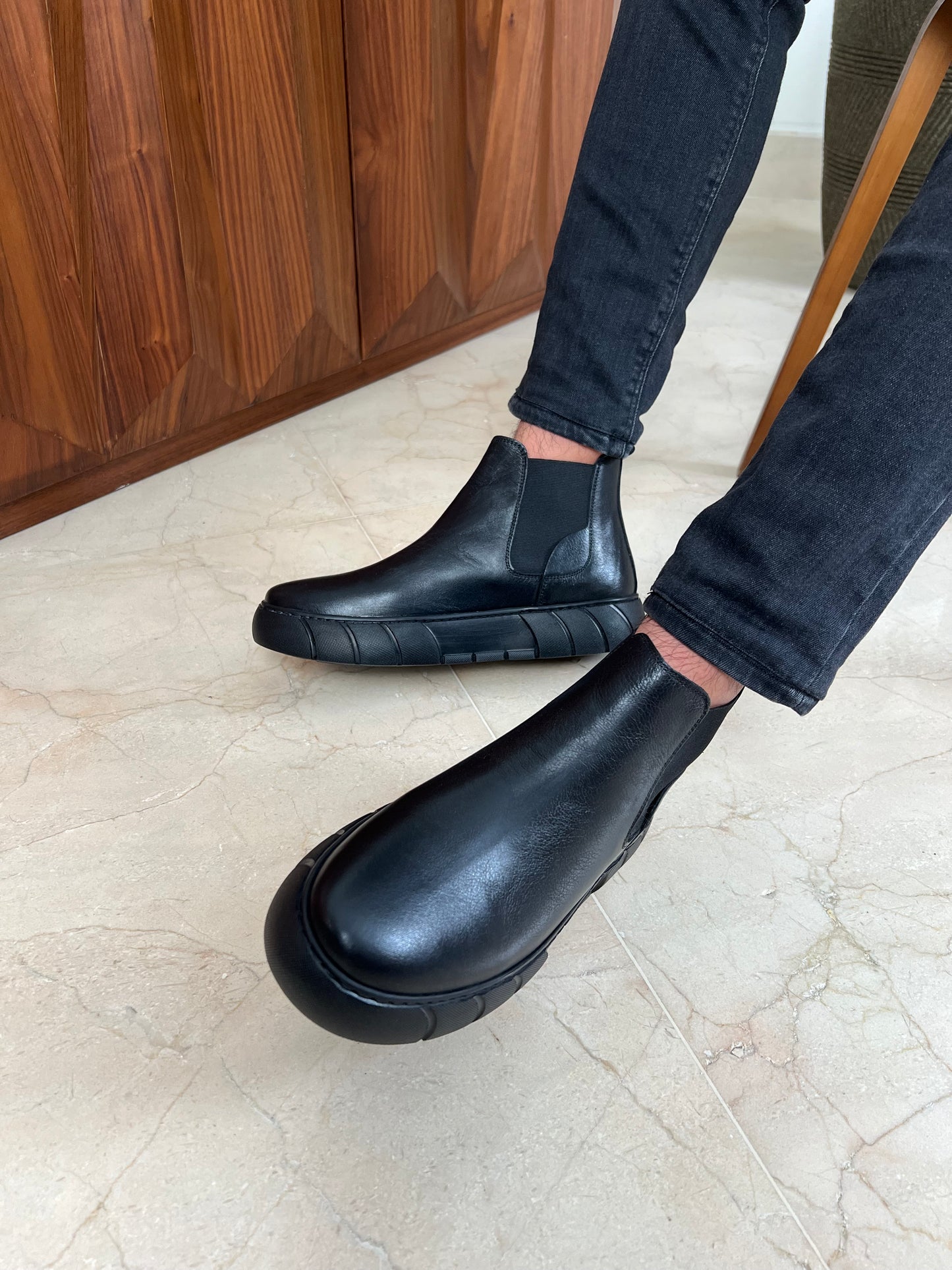 BLACK CHELSEA BOOTS