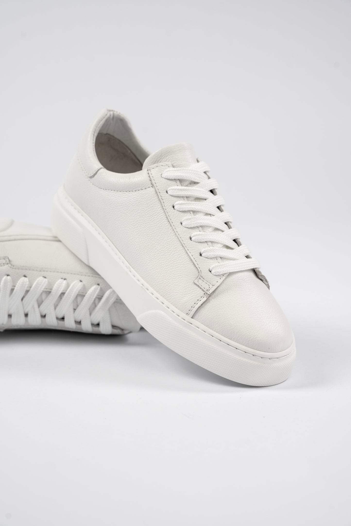 WHITE LEATHER SNEAKER