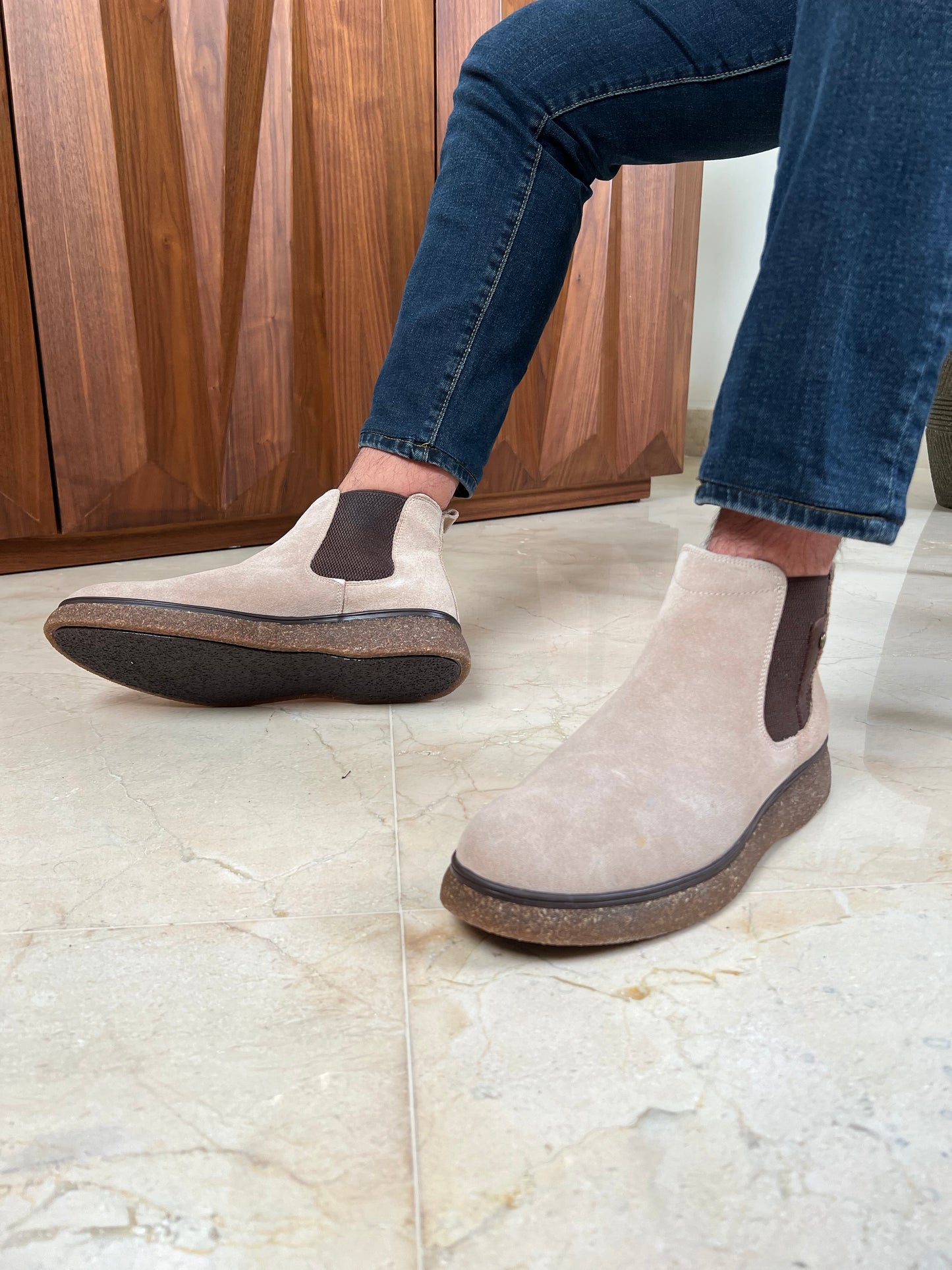 BEIGE SUEDE CHELSEA BOOTS