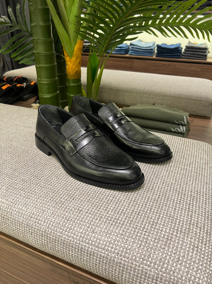 BLACK TEXTURED LEATHER PENNY LOAFER