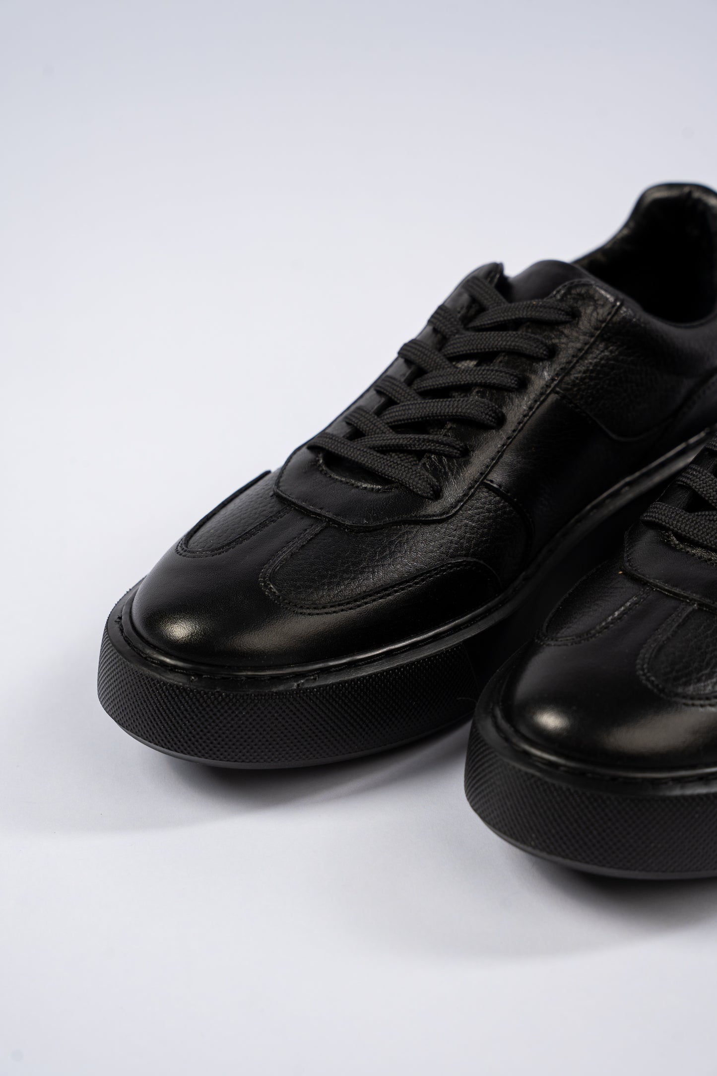 CASUAL FULL BLACK SNEAKER