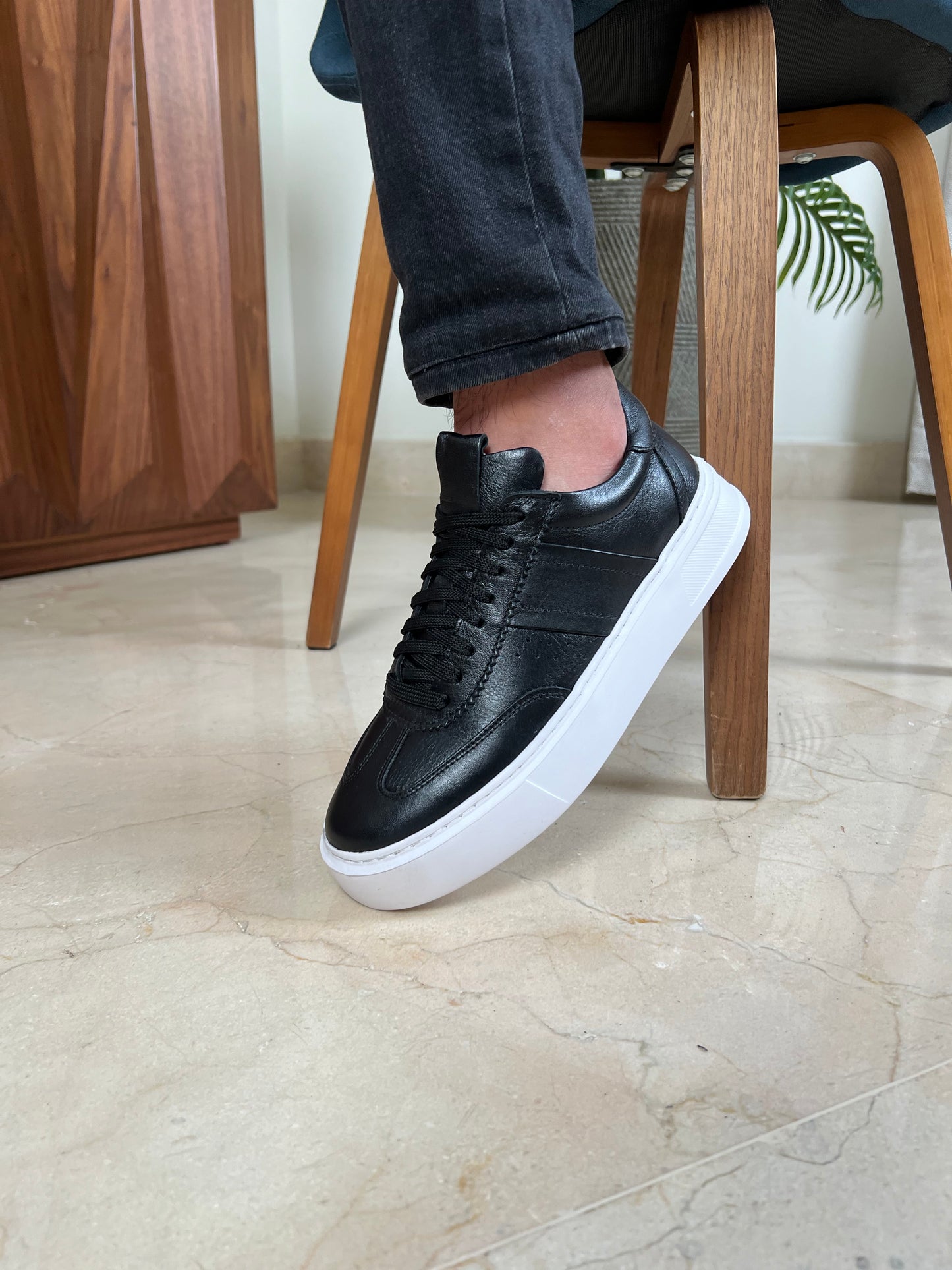 BLACK HIGH SOLE SNEAKER