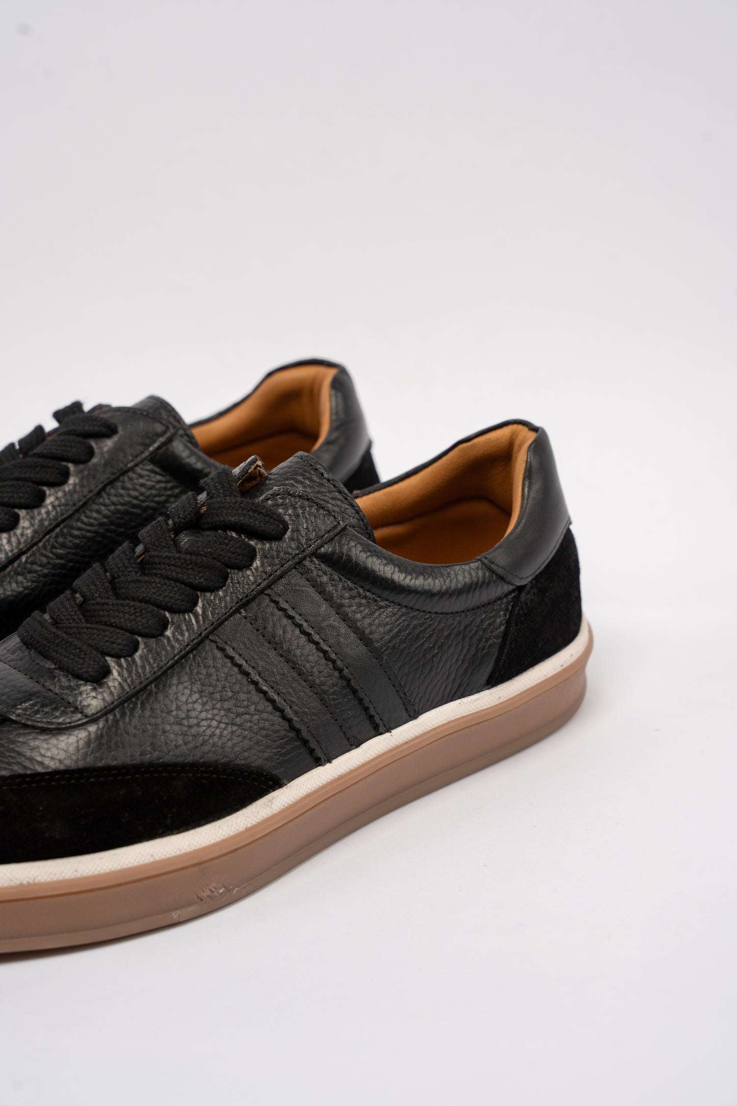 BLACK RETRO SNEAKER