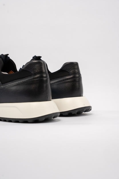 NAVY TIMELESS SNEAKER