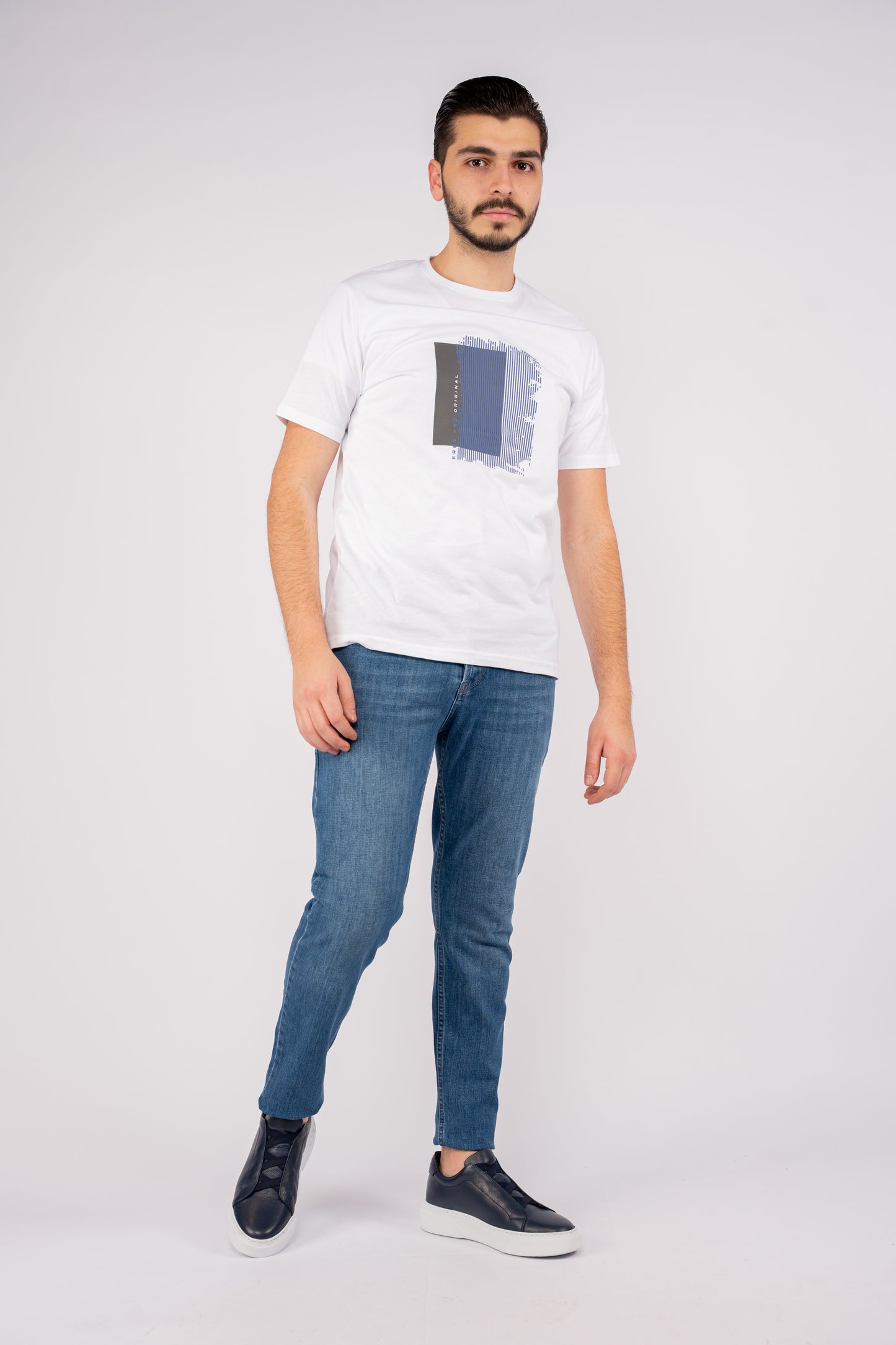 WHITE PATTERNED TSHIRT