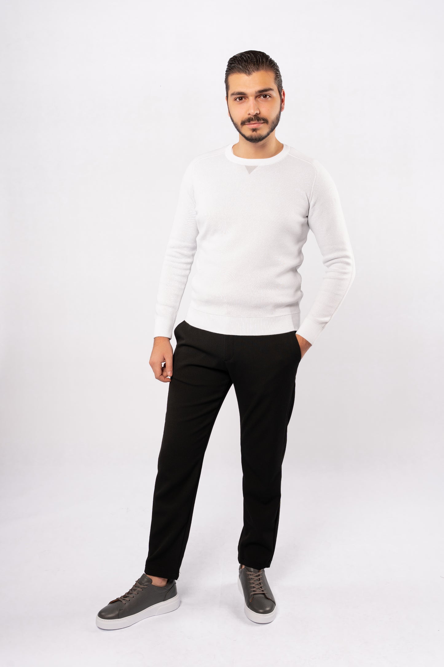 WHITE CASUAL SWEATER