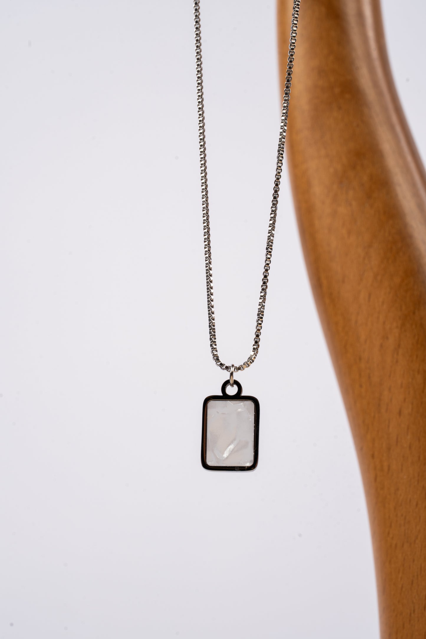 WHITE MARBLE NECKLACE