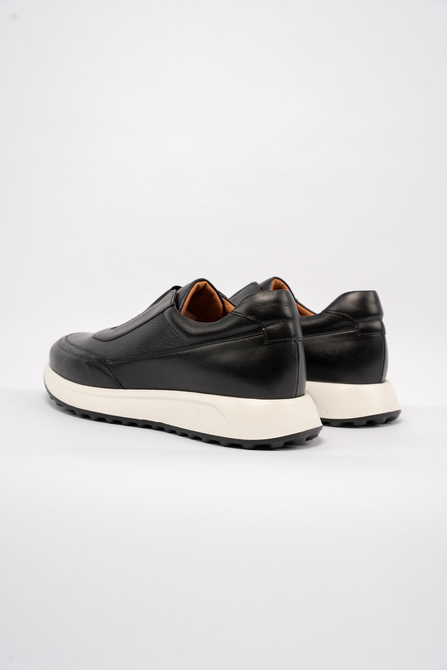 BLACK TIMELESS ELASTIC SNEAKER