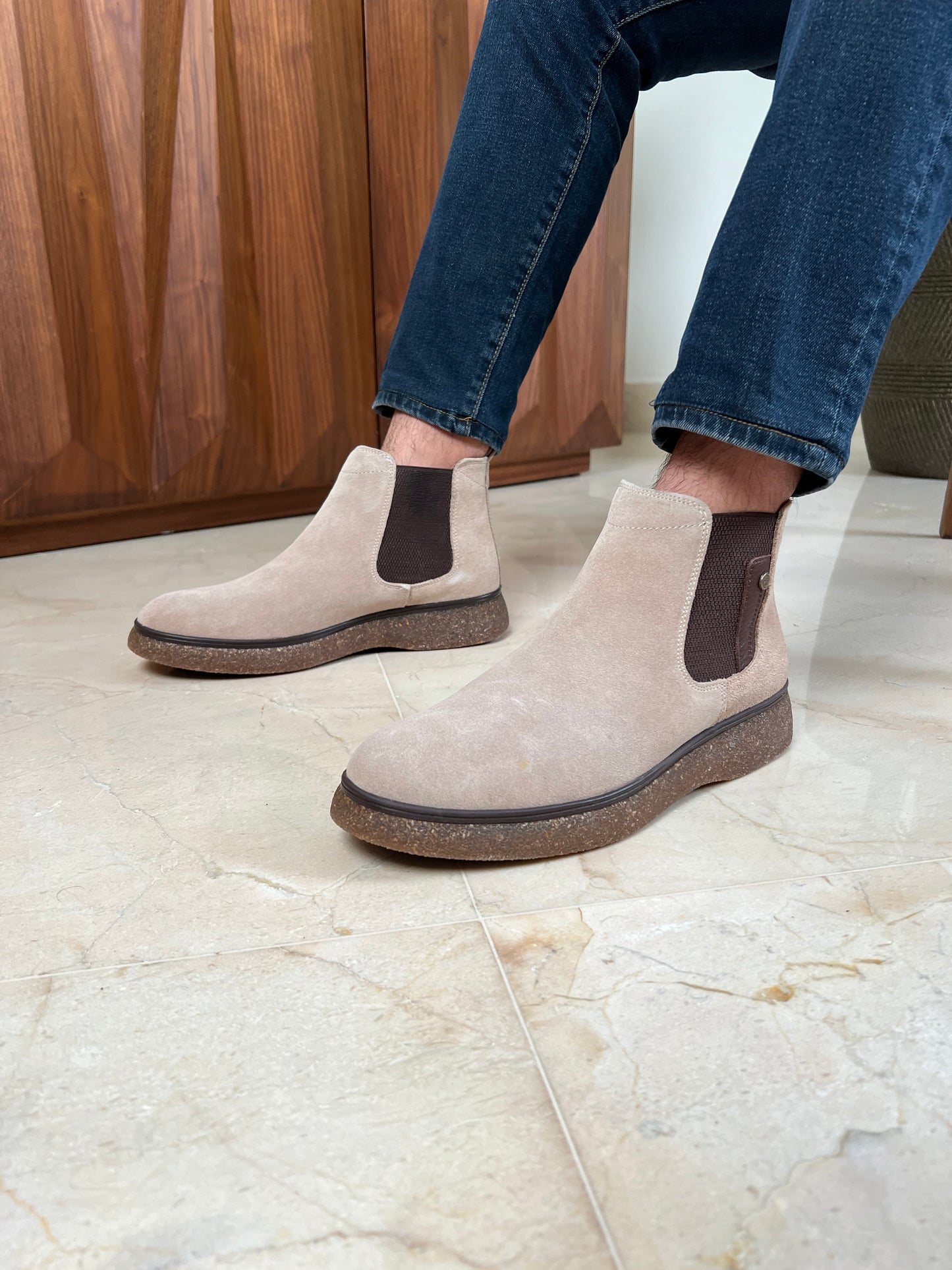 BEIGE SUEDE CHELSEA BOOTS