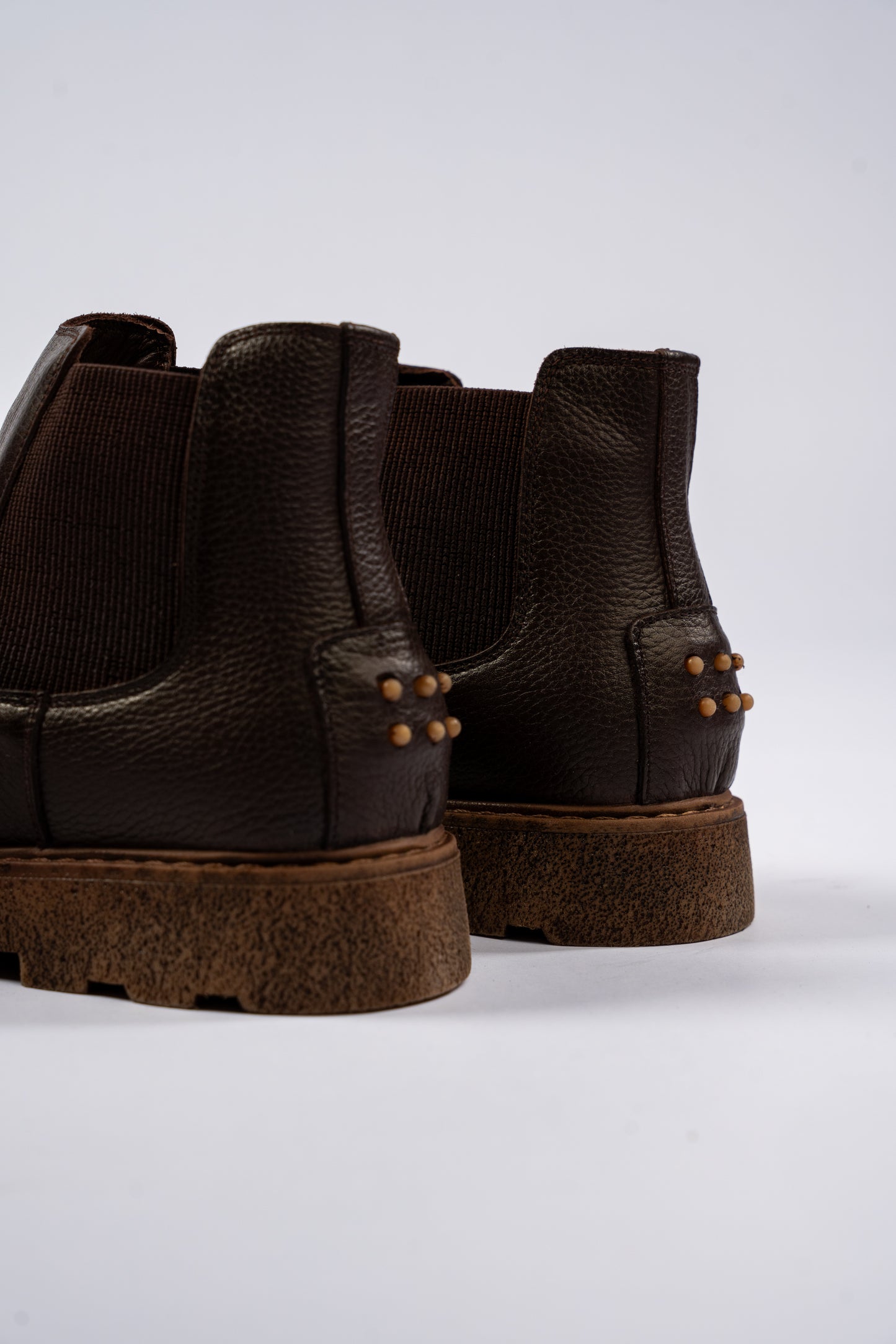 BROWN TIMELESS CHELSEA BOOTS