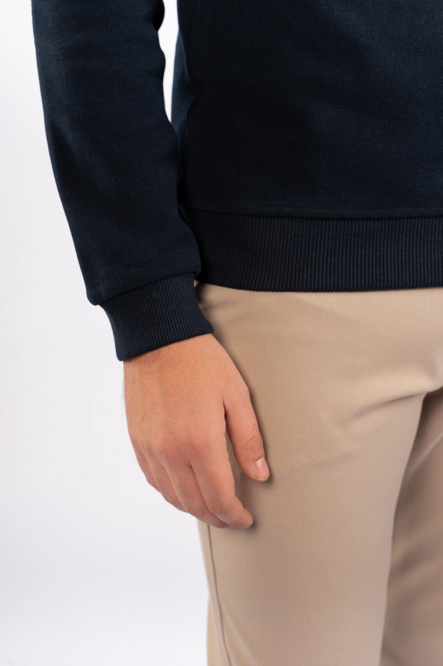 NAVY SELANIK ROUNDNECK SWEATER