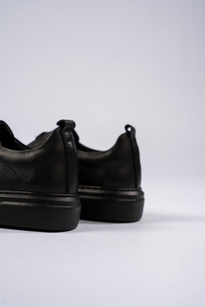 FULL BLACK ELASTIC SNEAKER