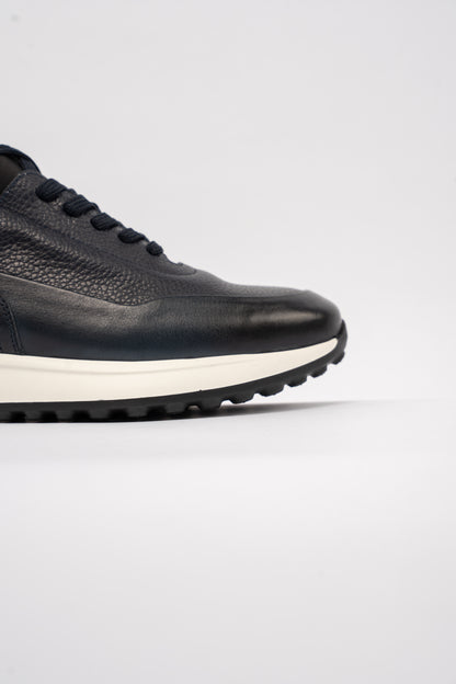 NAVY TIMELESS SNEAKER